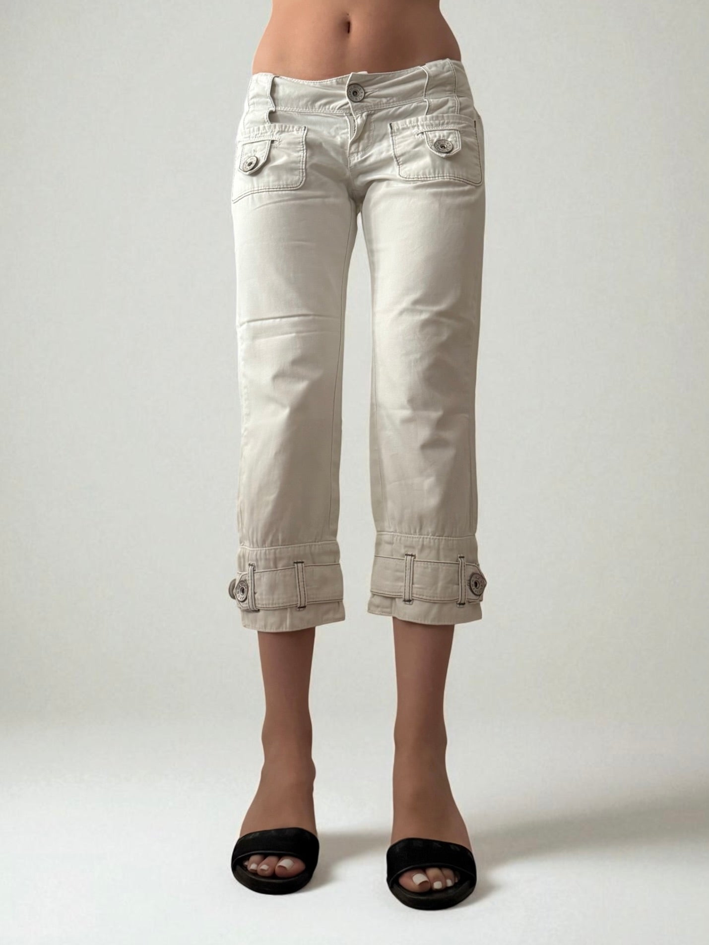 White denim low waist capri pants (S/M)