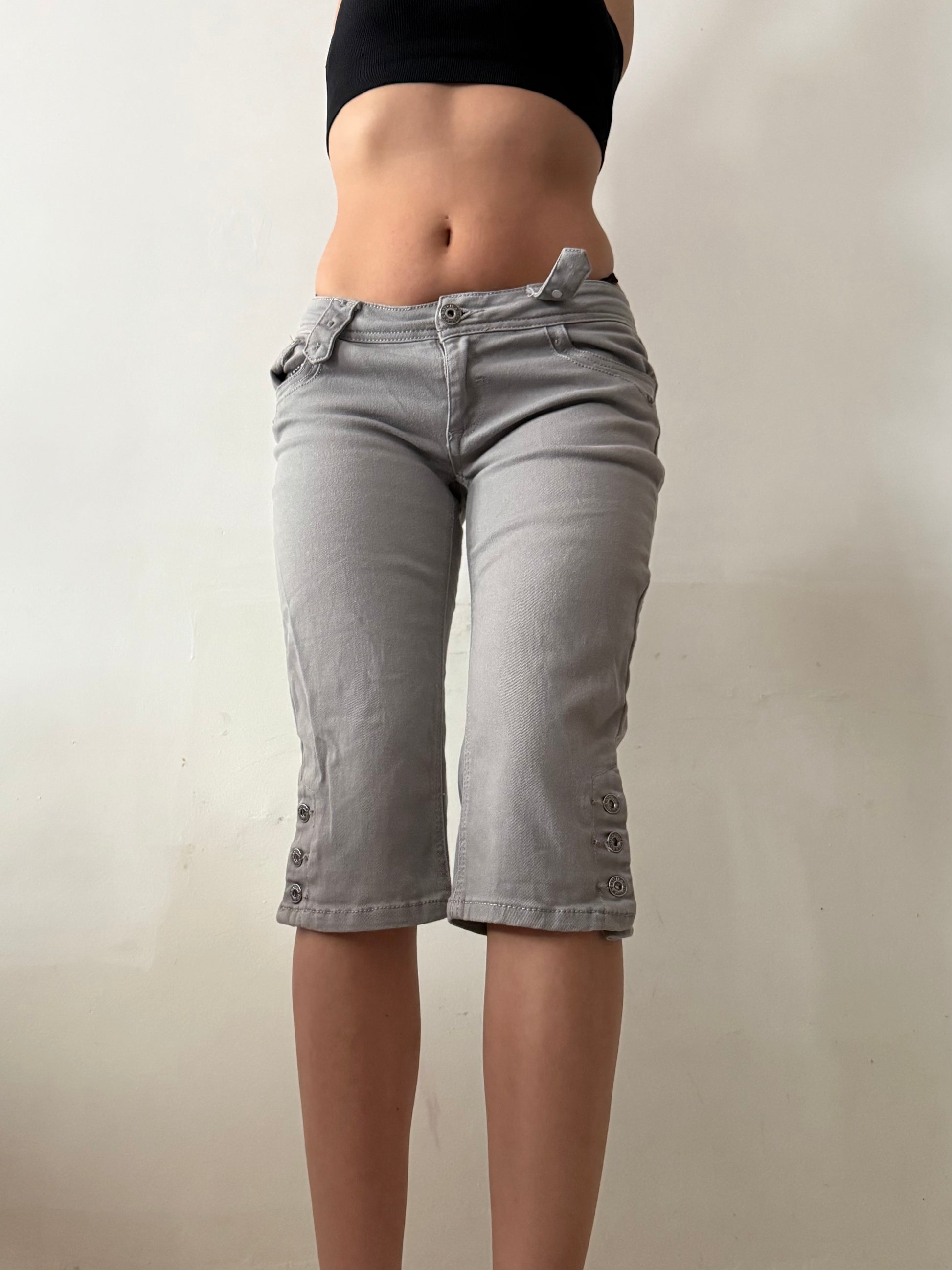 Low rise denim grey capri pants (S)