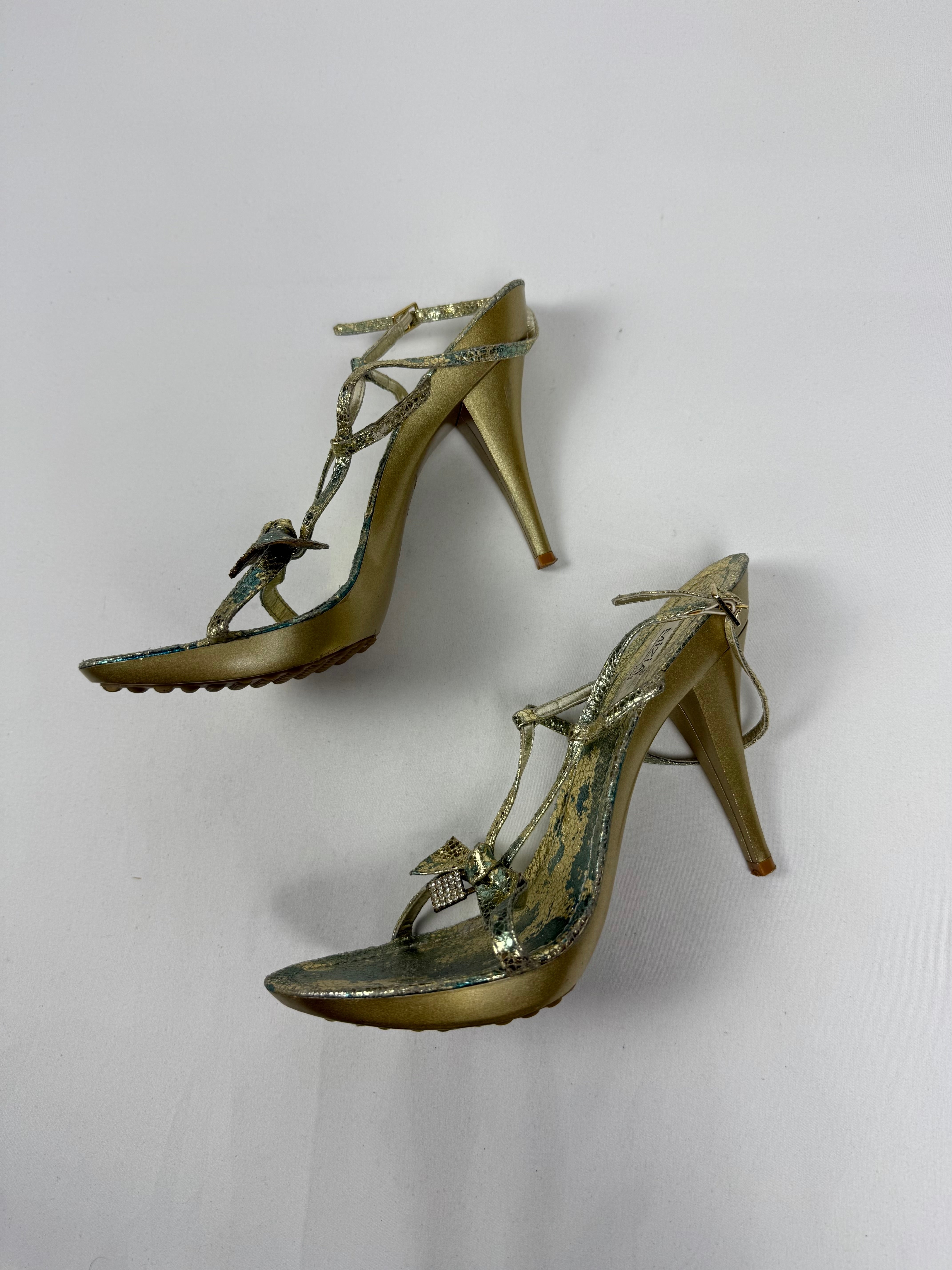 Gold padlock heels (39)