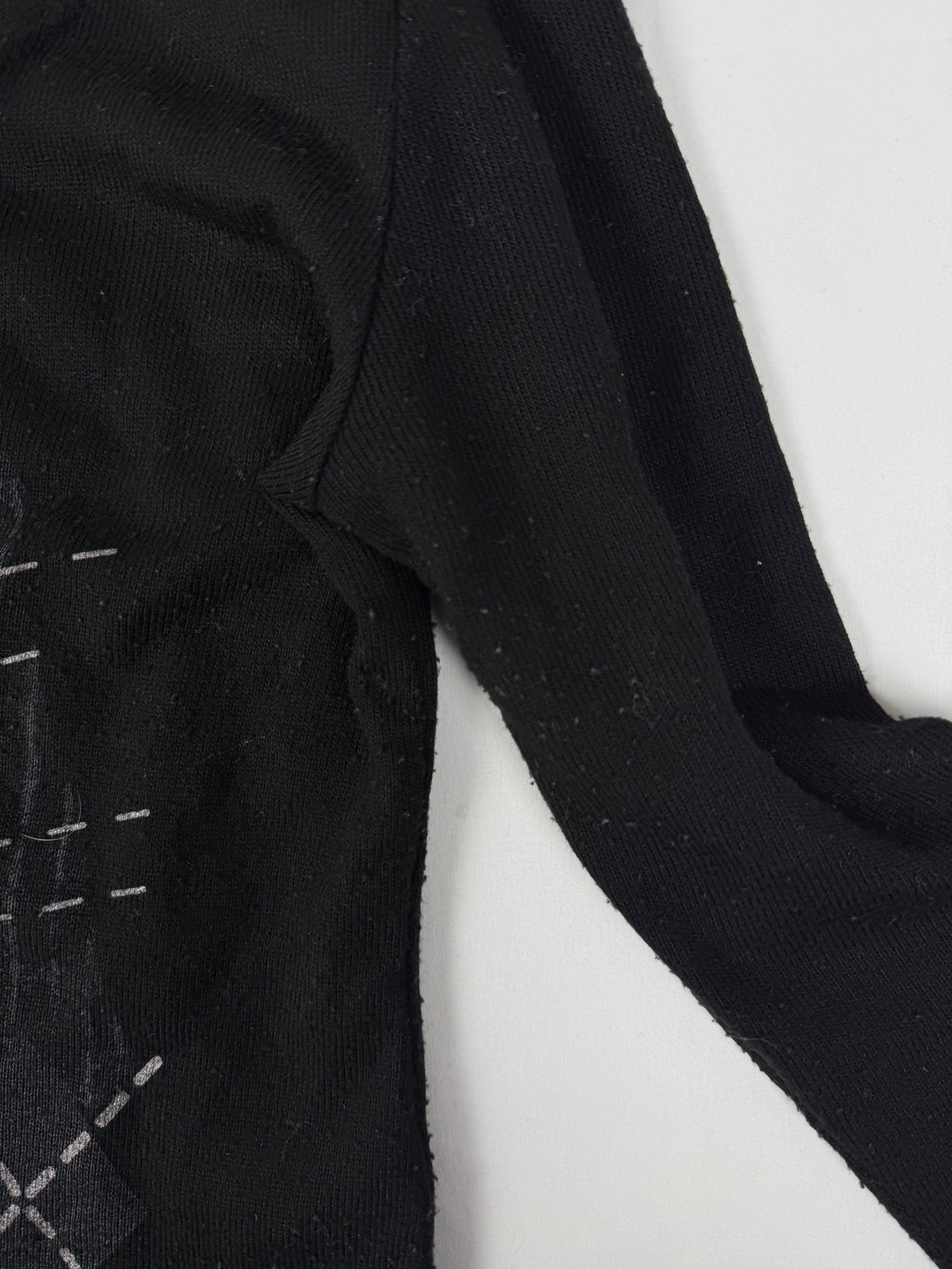 Black graphic V neck jumper (M)