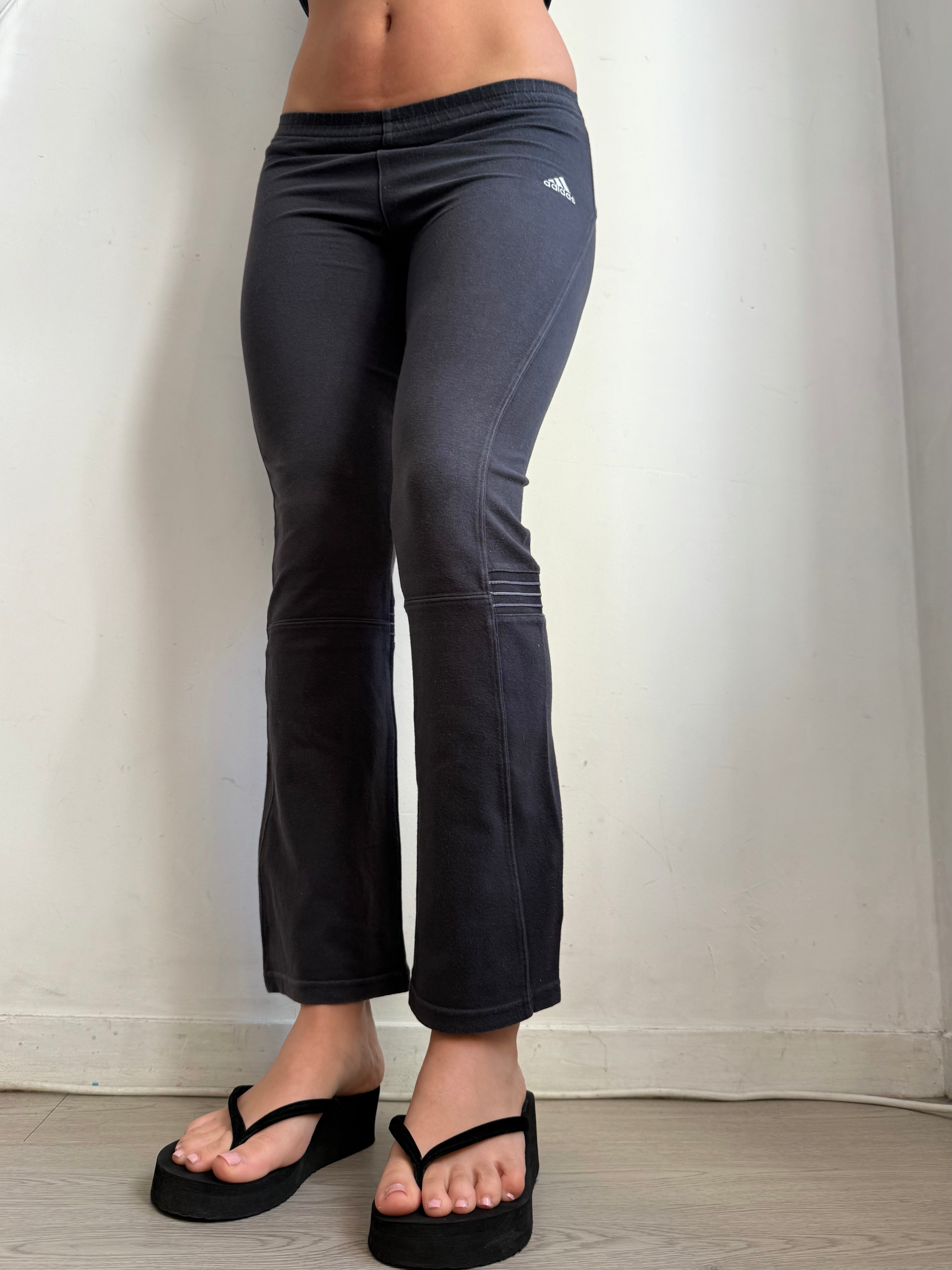 Dark grey low rise activewear pants (XS)