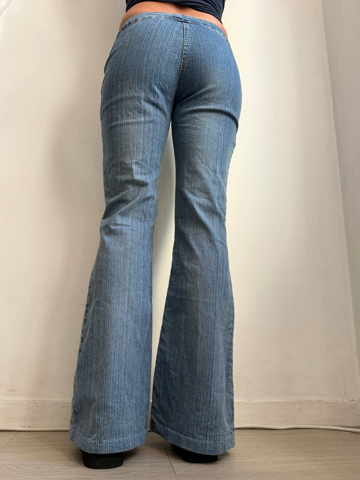 Blue denim low rise baggy pants (M)