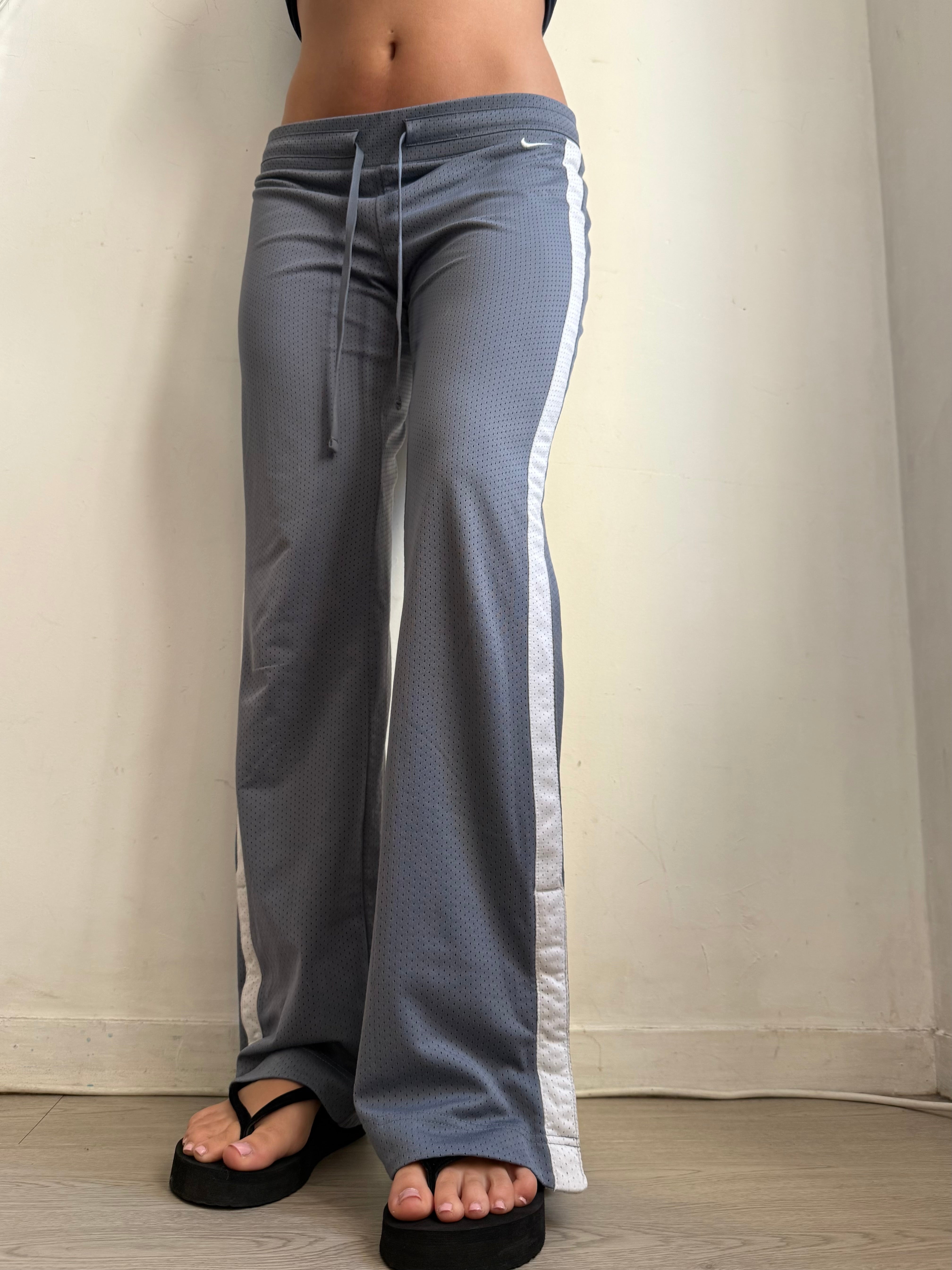 Grey low rise activewear pants (M)