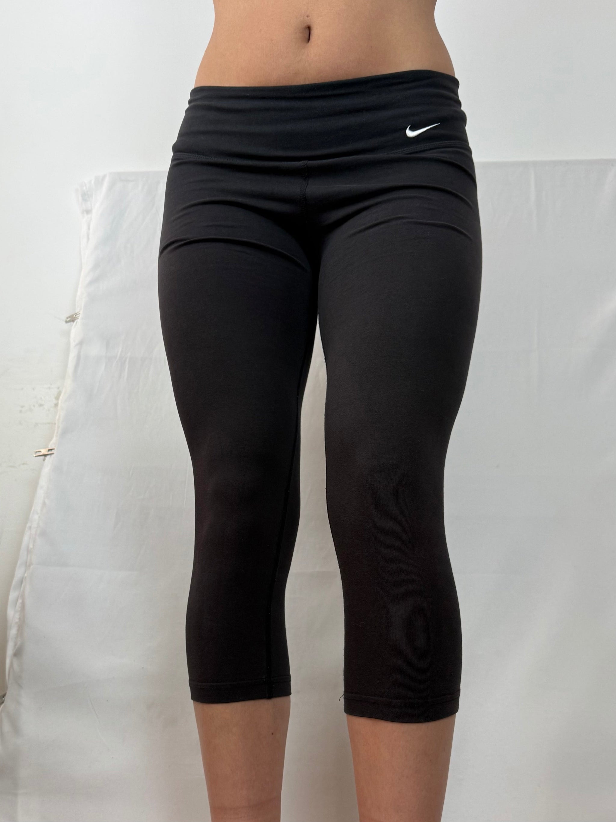 Black stretchy activewear capri pants (XS/S)