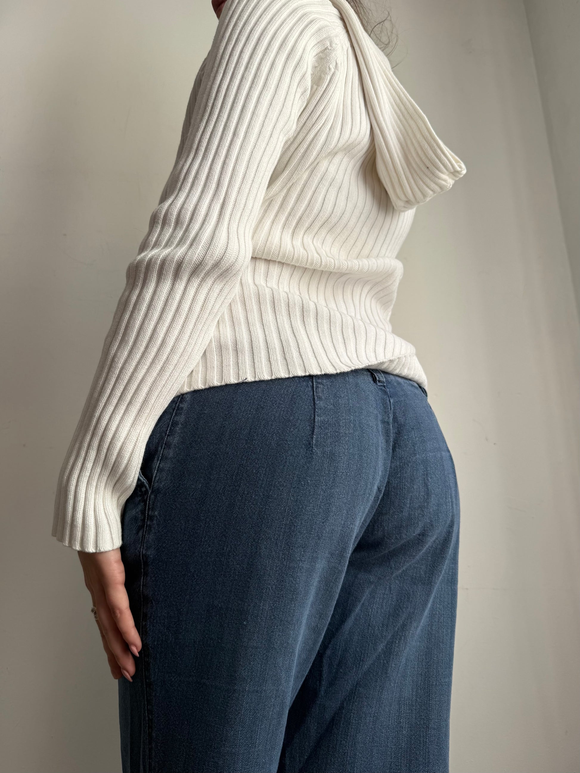 White ribbed hooded jumper (S/M)