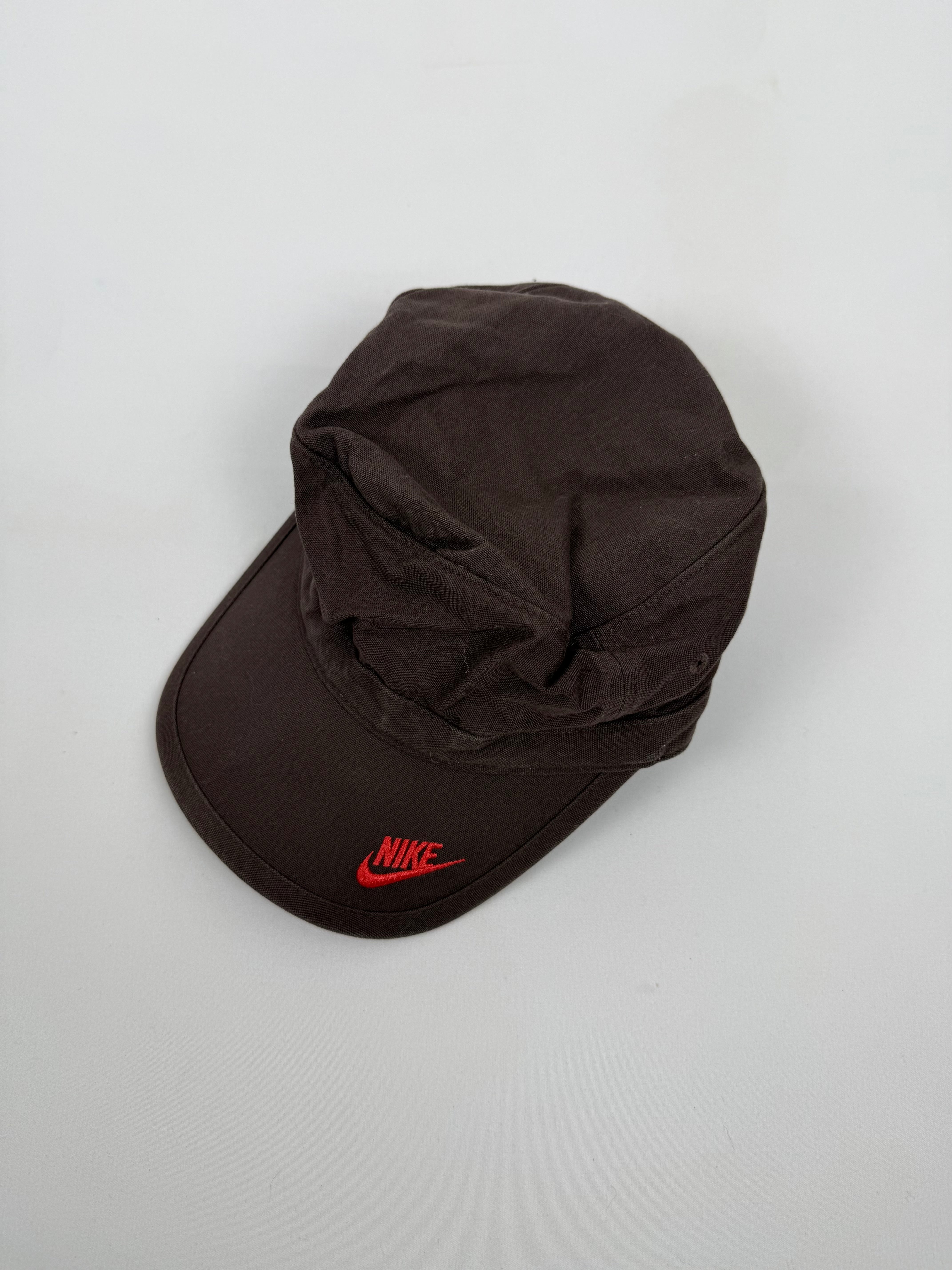 Brown cap with embroidered logo