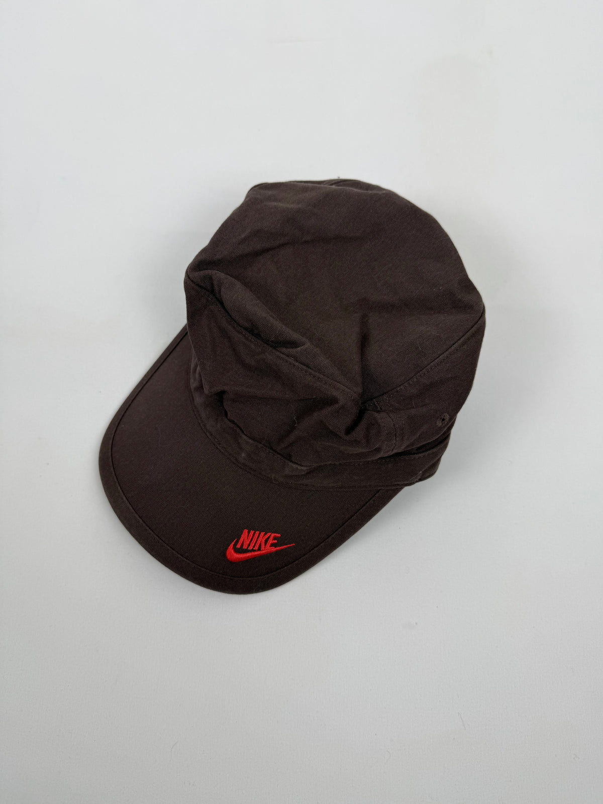 Brown cap with embroidered logo