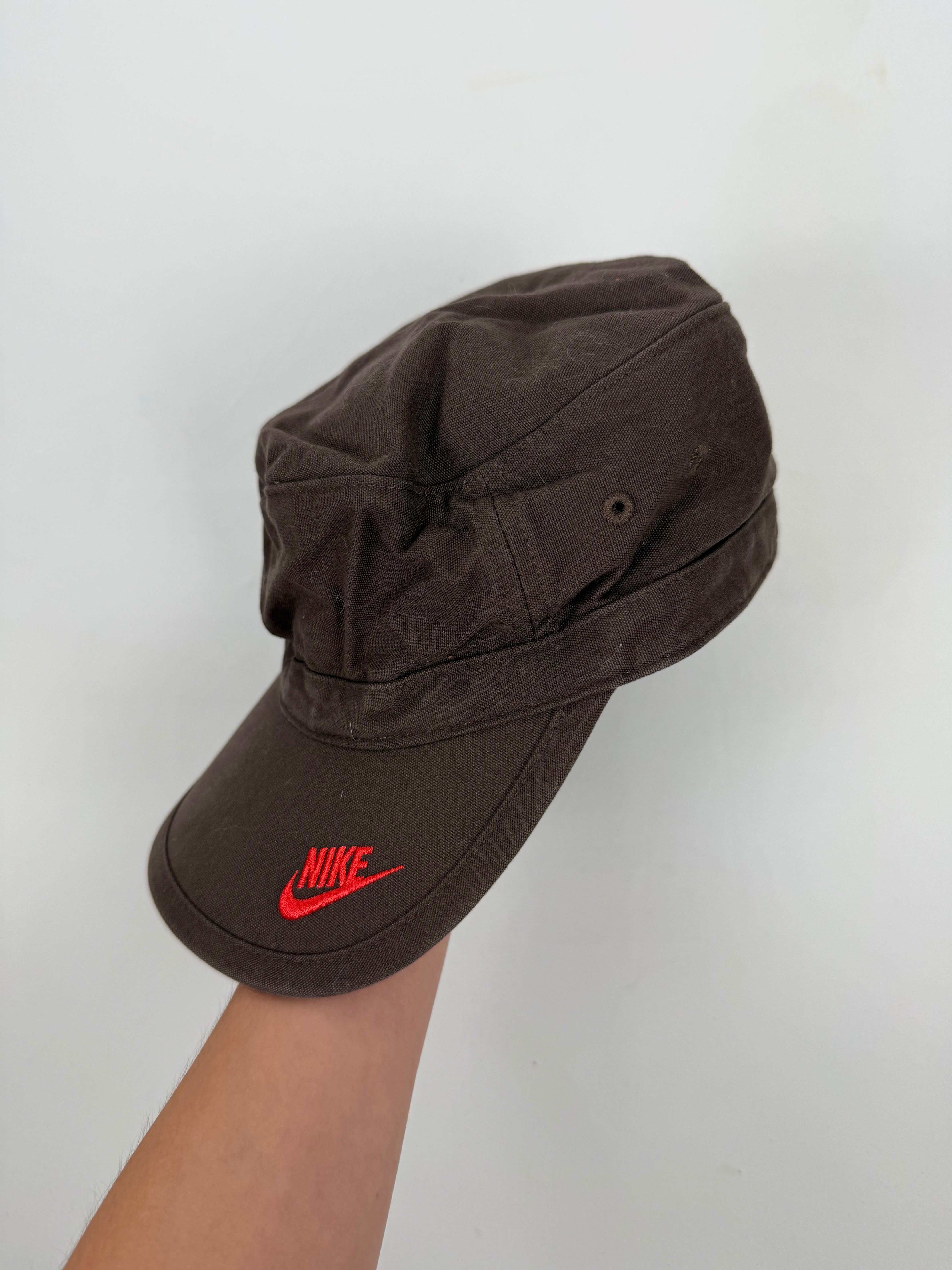 Brown cap with embroidered logo