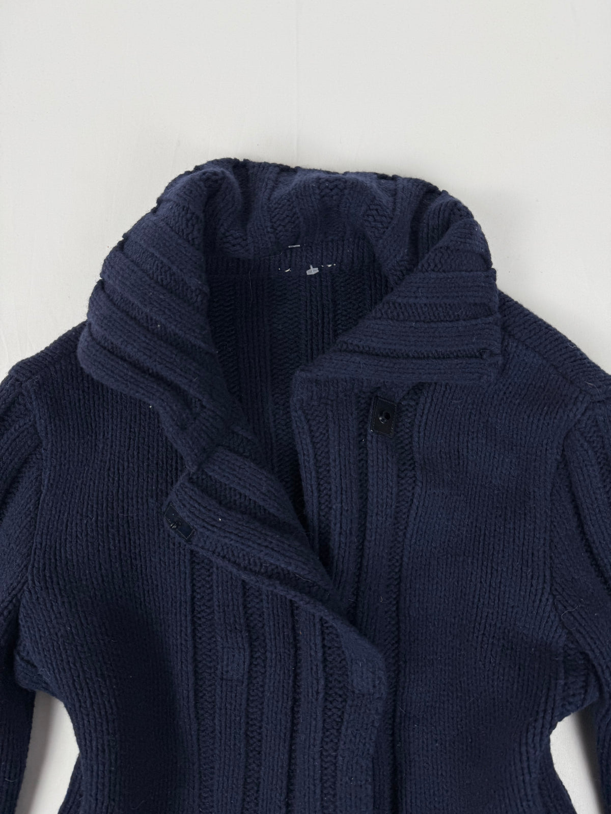 Mini-robe en maille grise à manches courtes avec nouage (S)