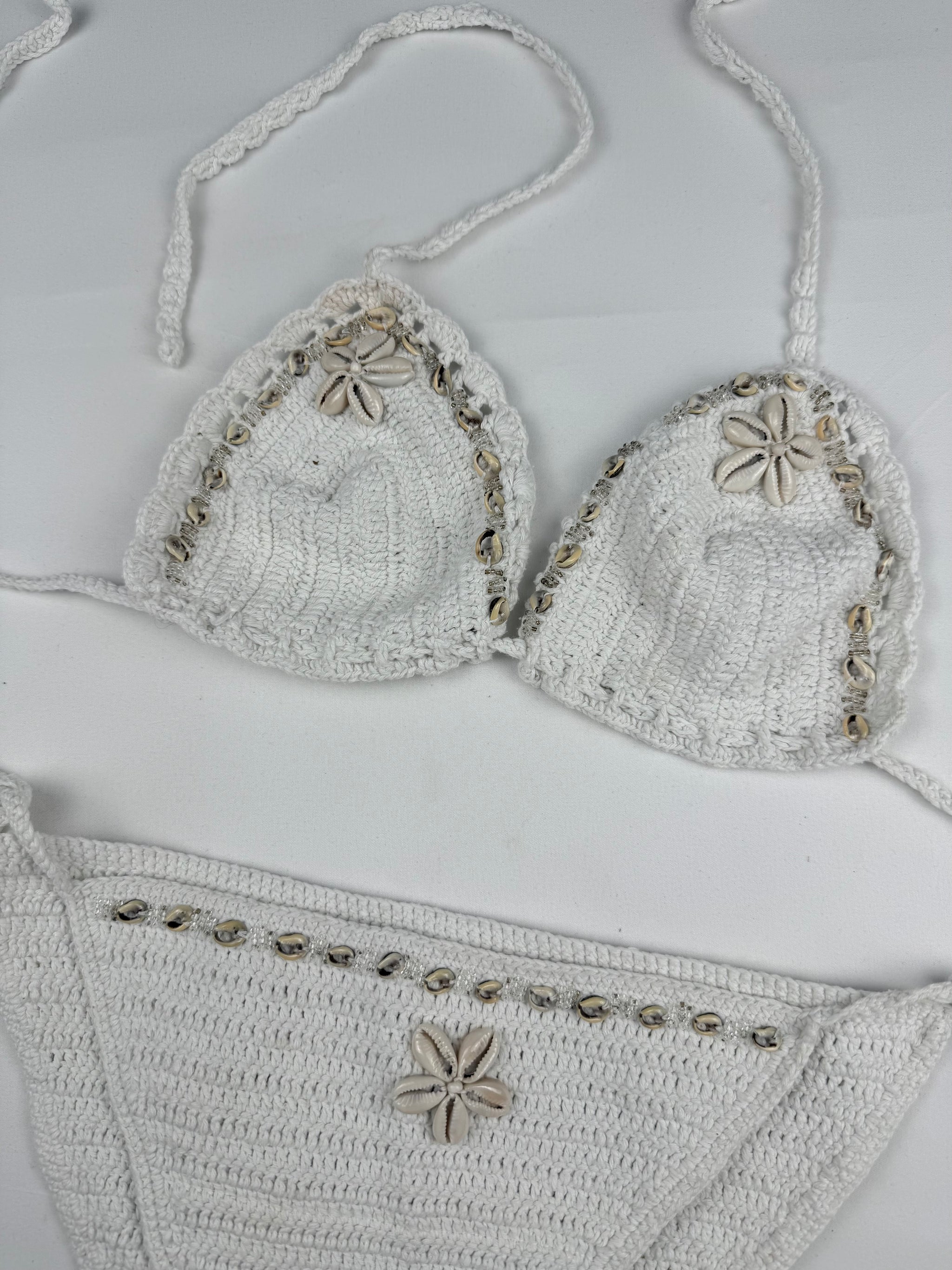 White crochet bikini set (M)