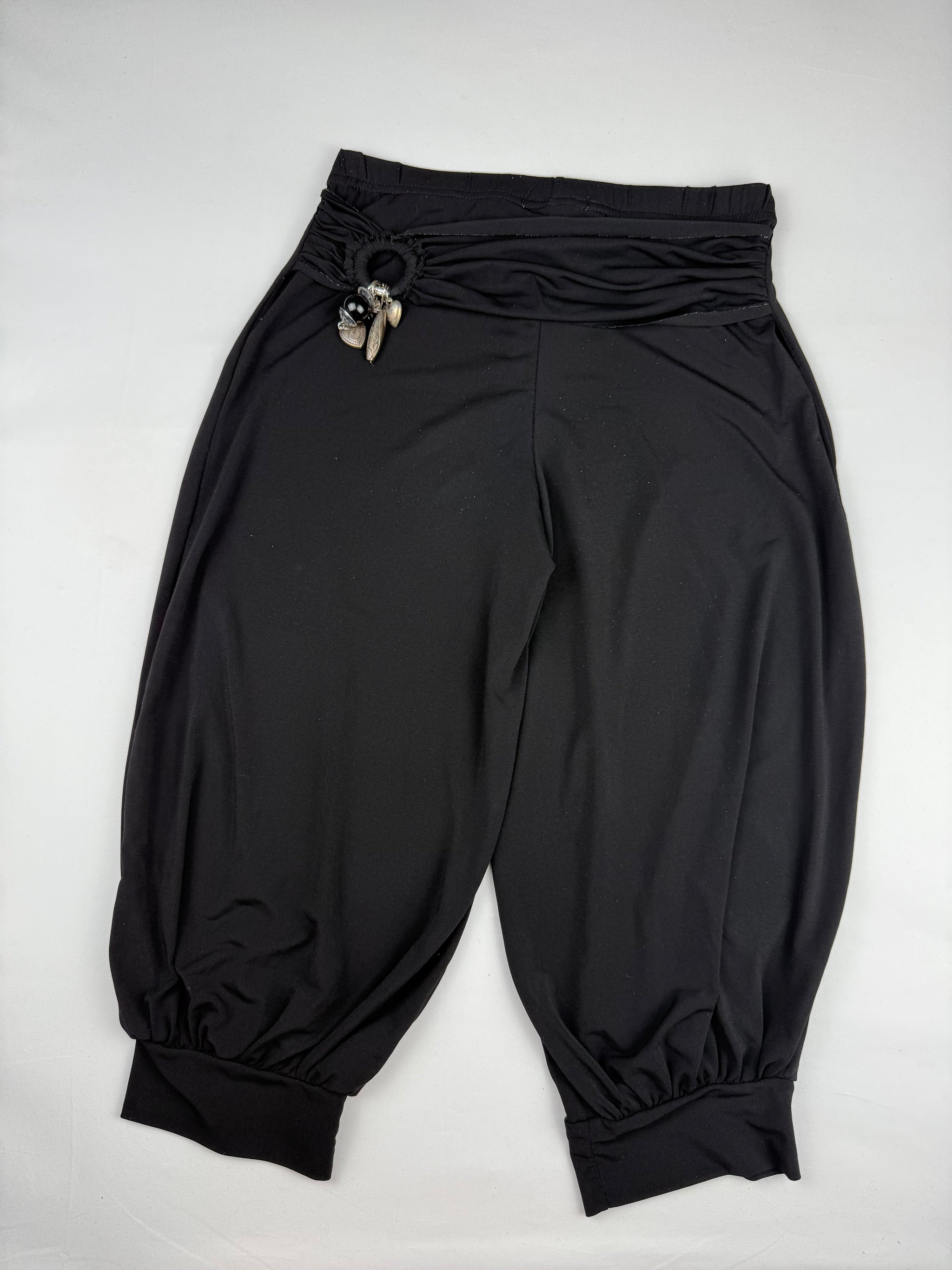 Black charms capri pants (S)