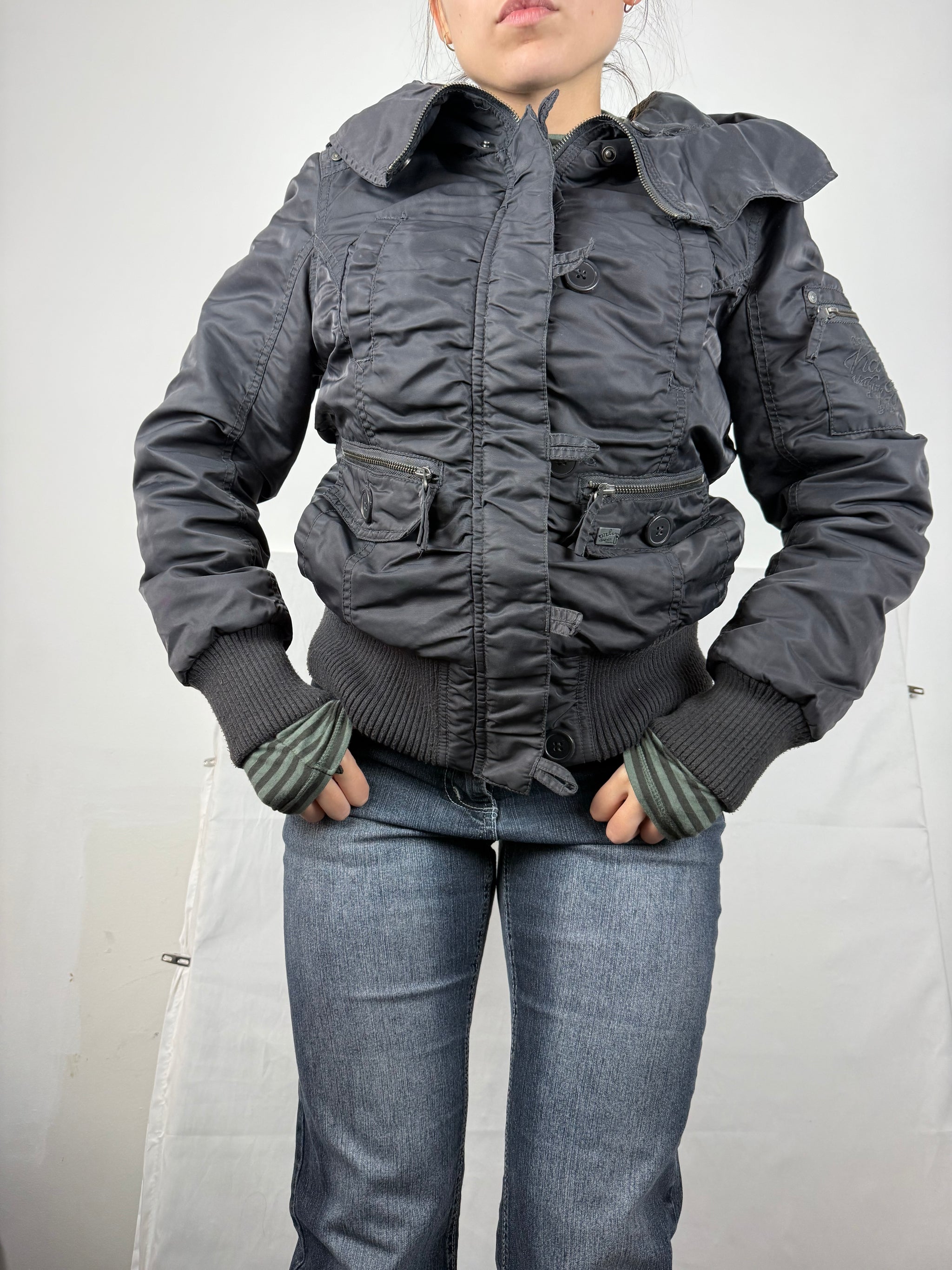 Black hooded puffer jacket (M)