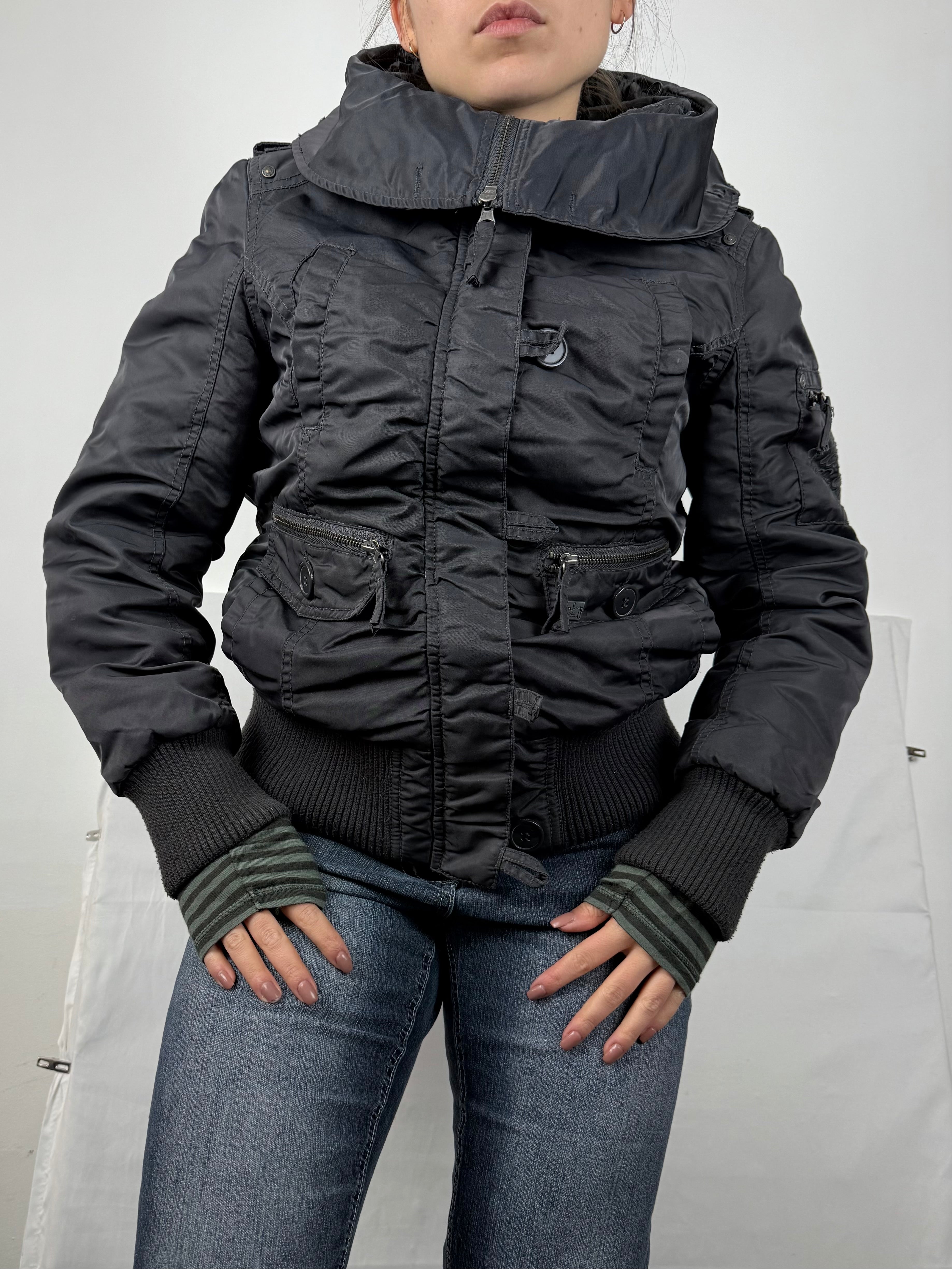 Black hooded puffer jacket (M)