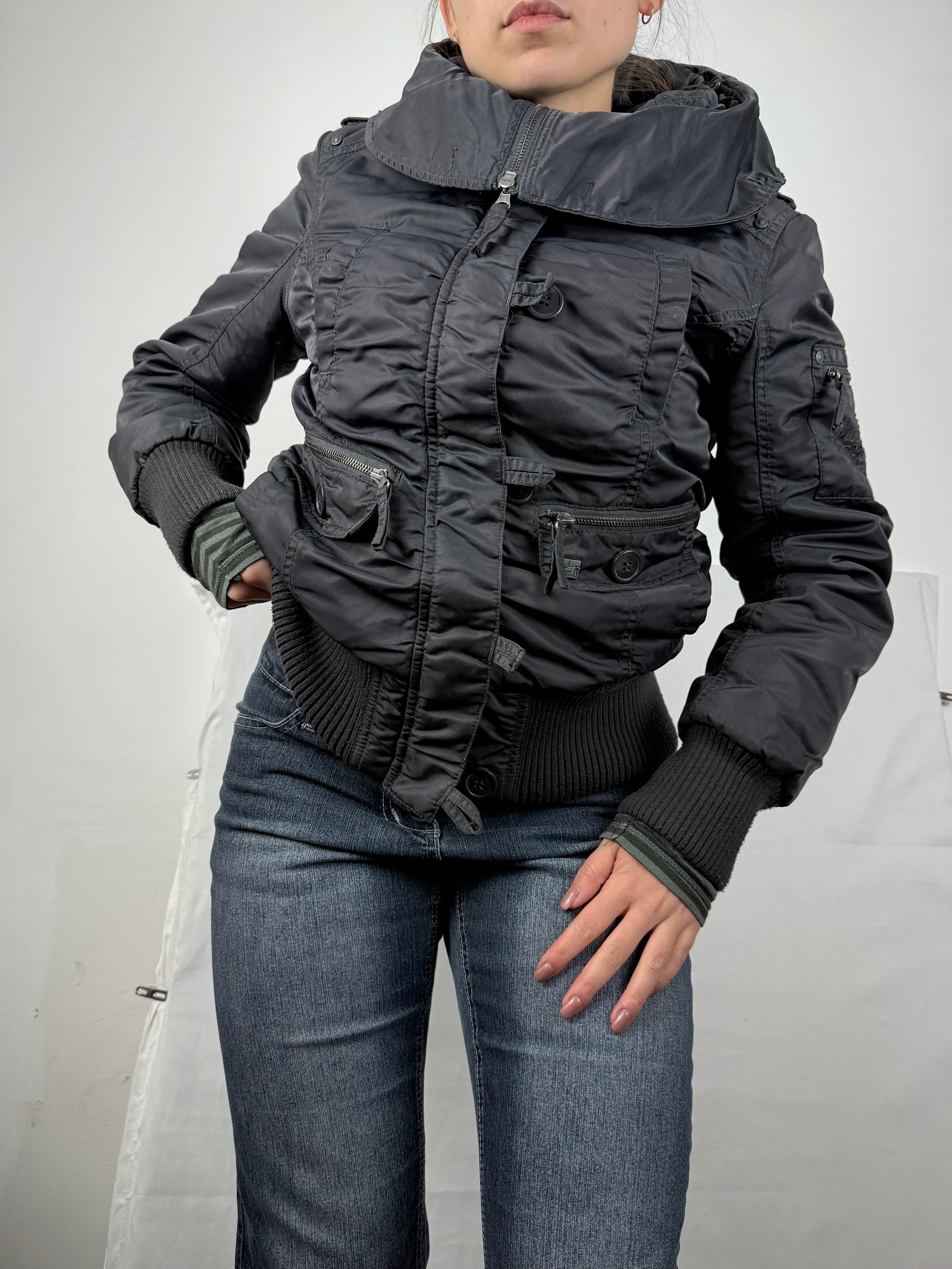 Black hooded puffer jacket (M)