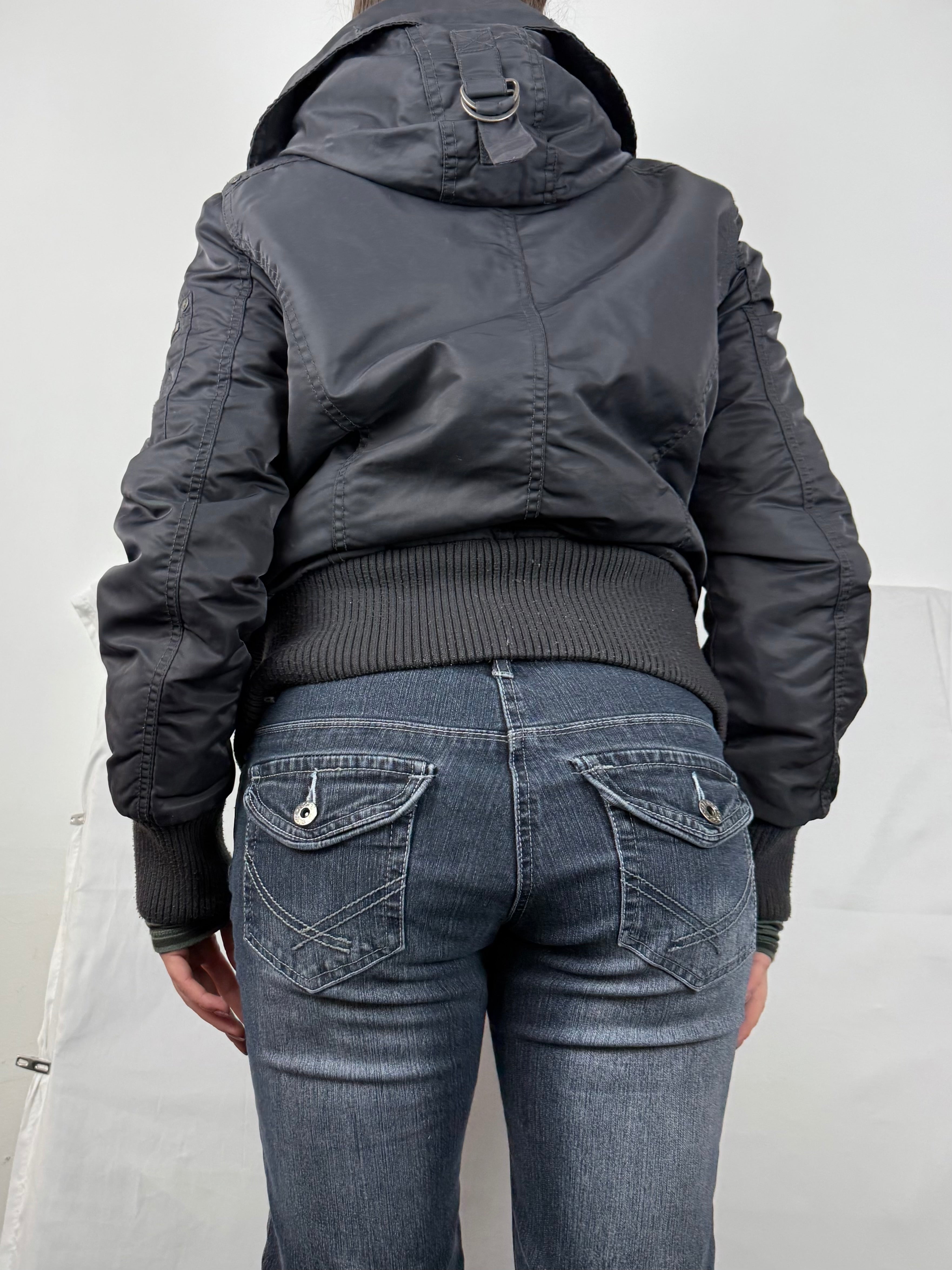 Black hooded puffer jacket (M)