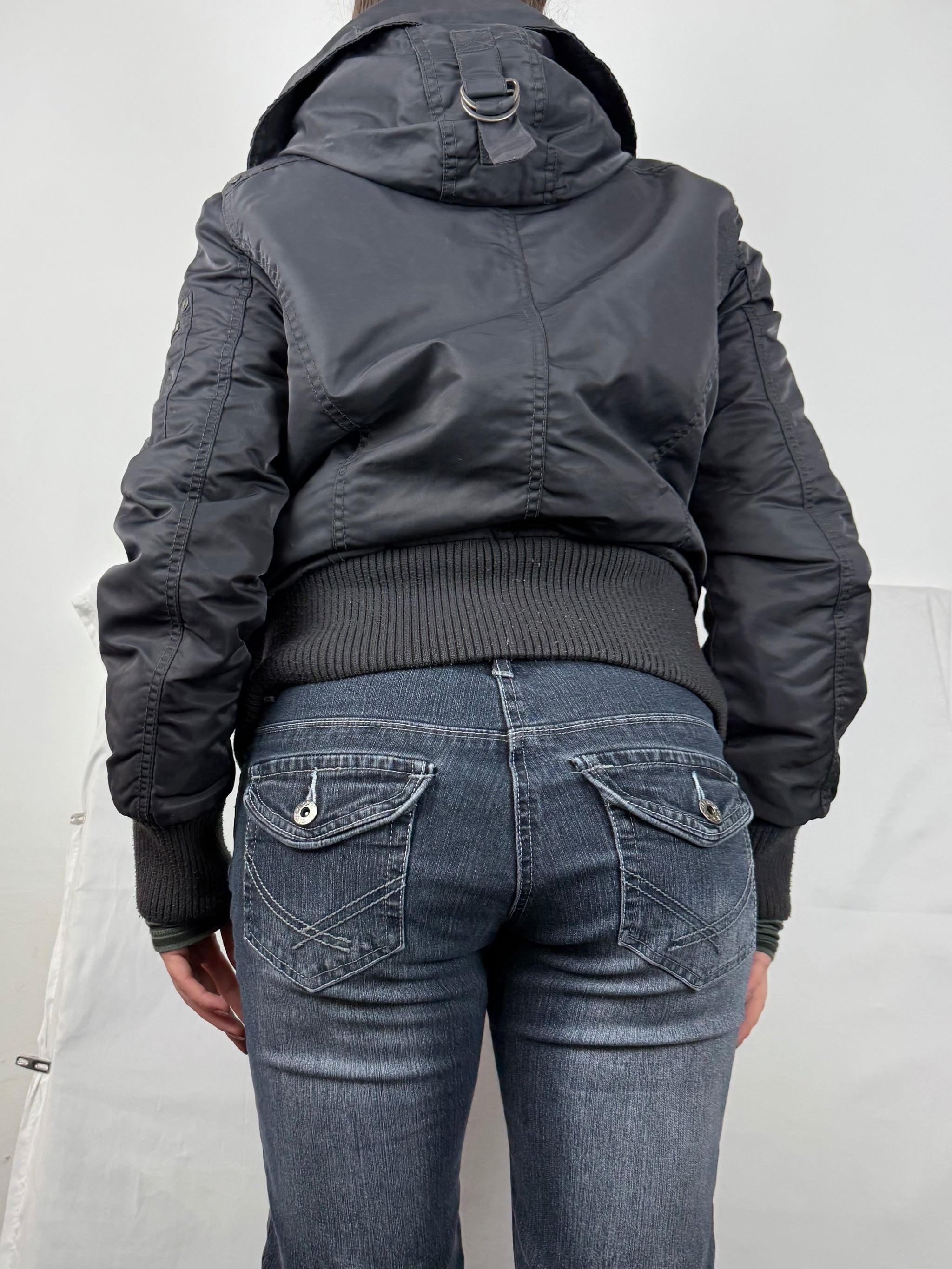 Black hooded puffer jacket (M)