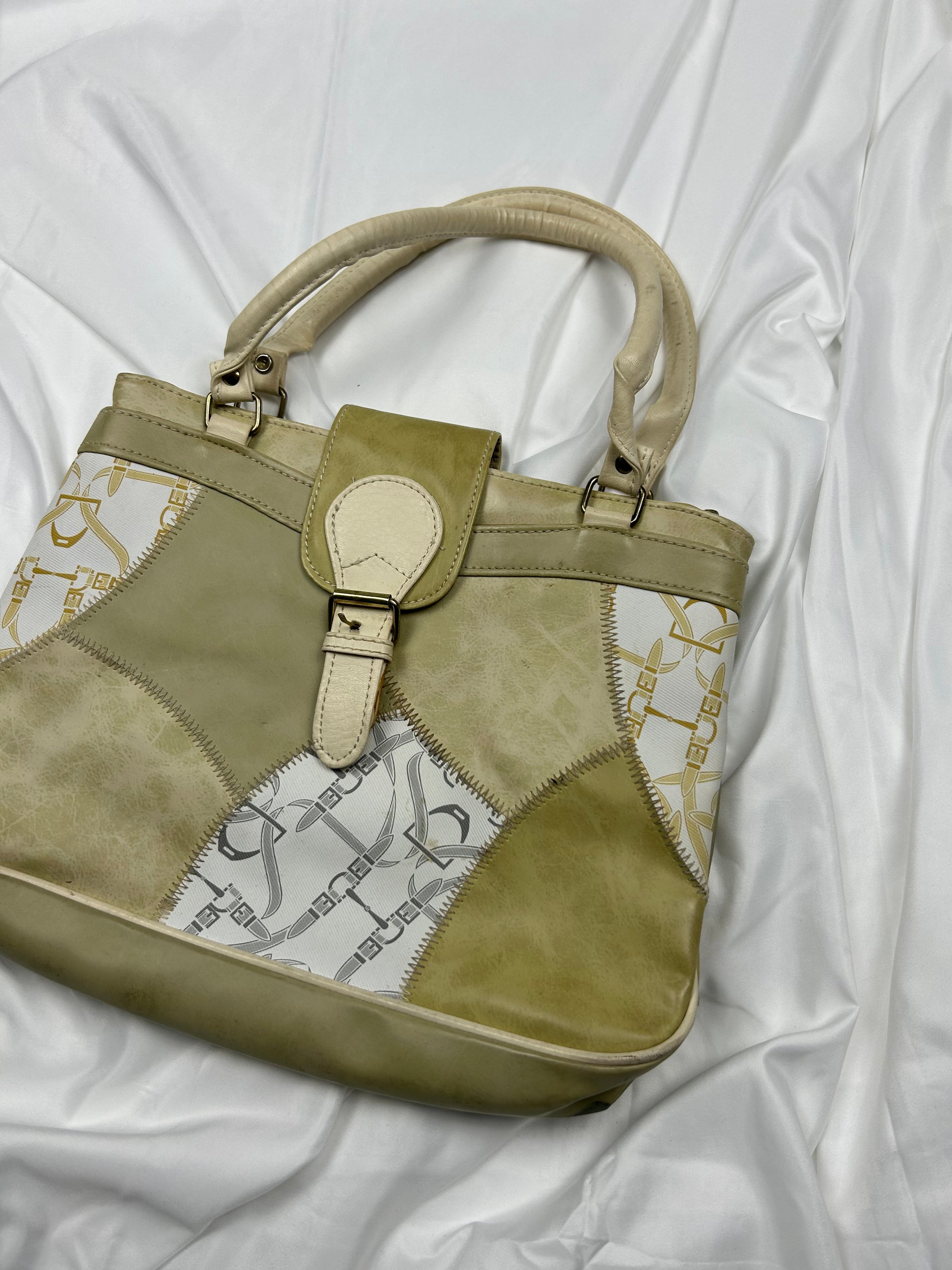 Cream buckle belt handbag (30x21cm)