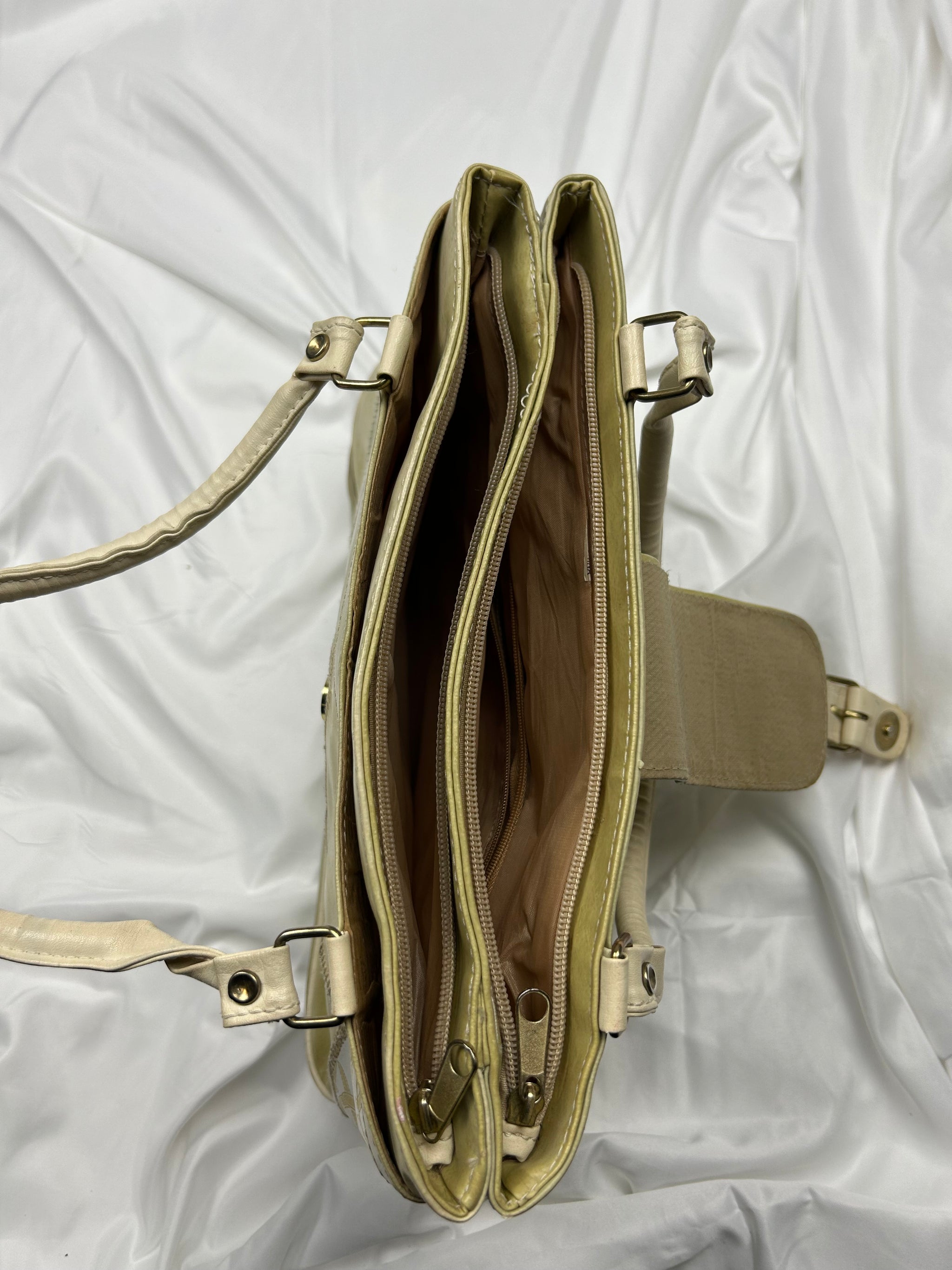 Cream buckle belt handbag (30x21cm)