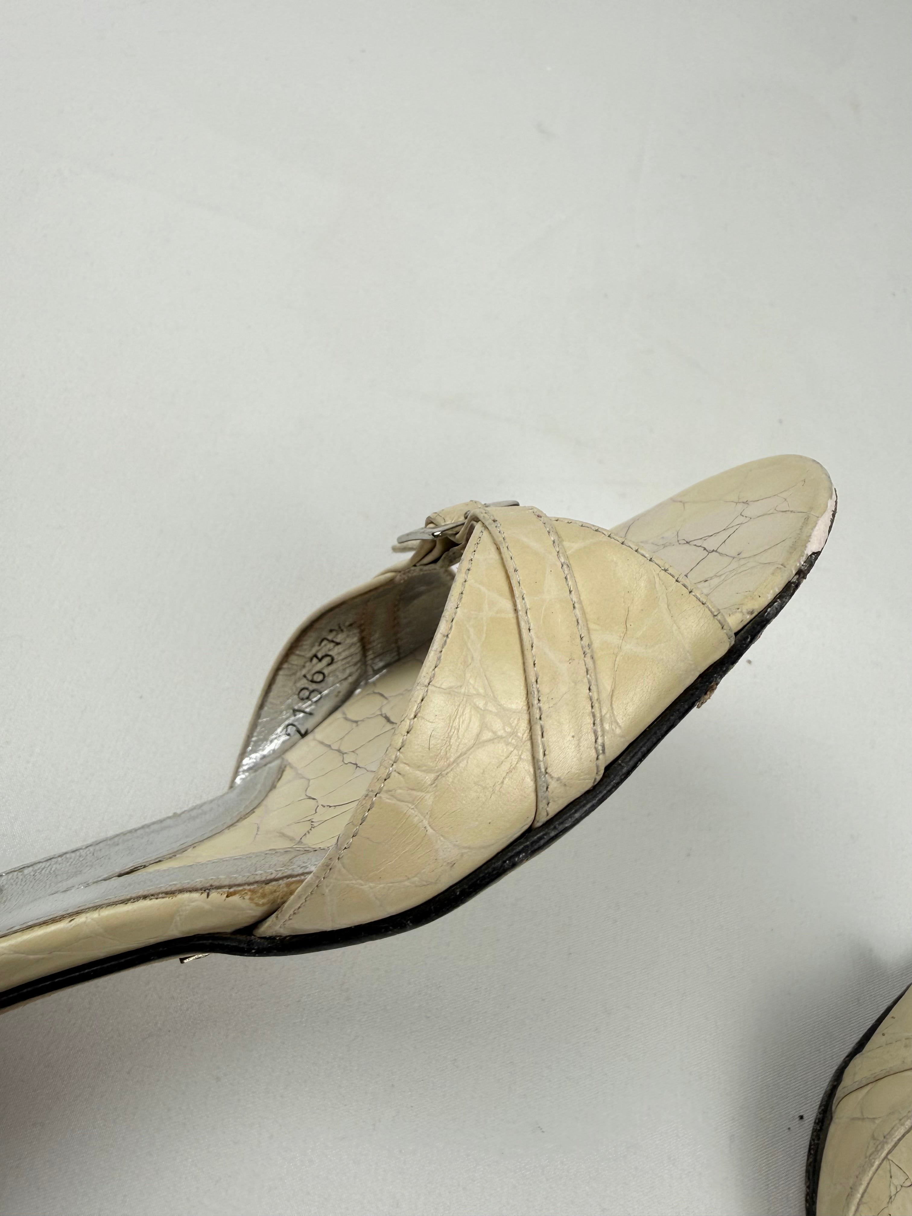 Escarpins en cuir véritable beige avec fleurs appliquées (40)
