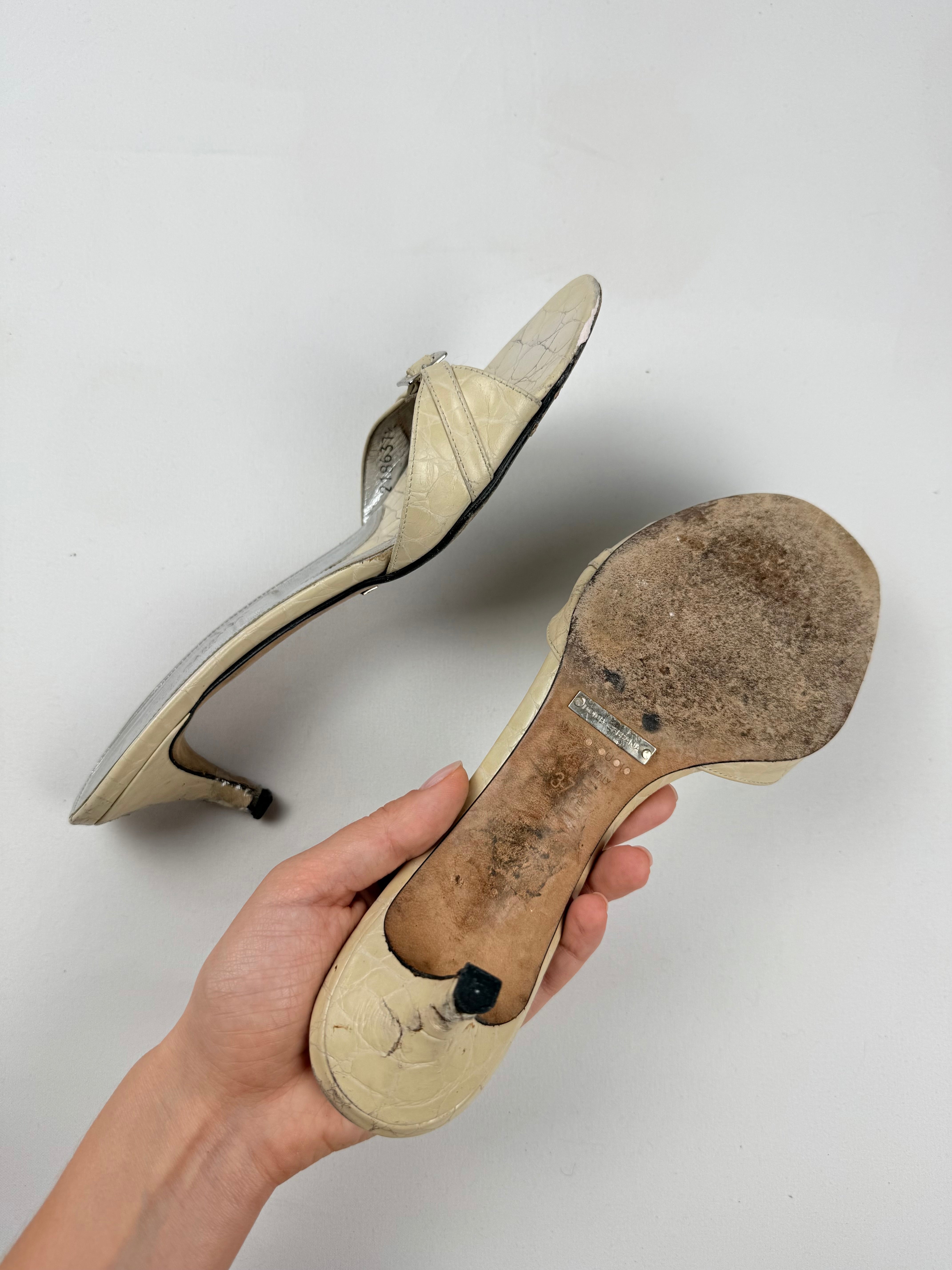 Escarpins en cuir véritable beige avec fleurs appliquées (40)