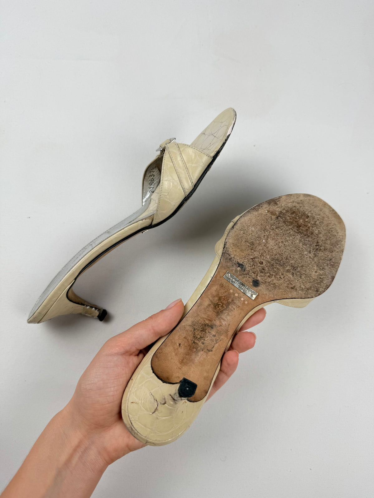 Escarpins en cuir véritable beige avec fleurs appliquées (40)