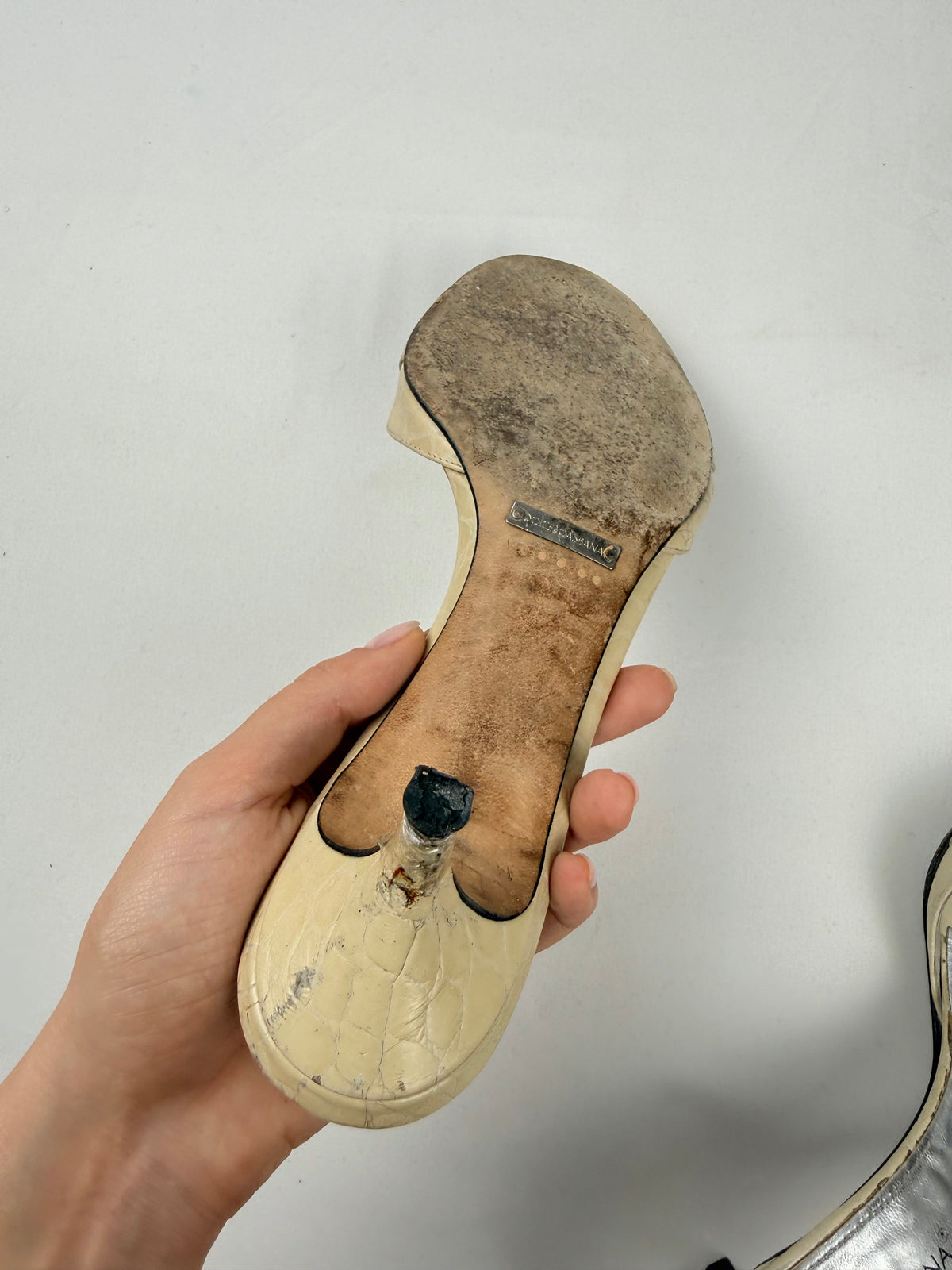 Escarpins en cuir véritable beige avec fleurs appliquées (40)