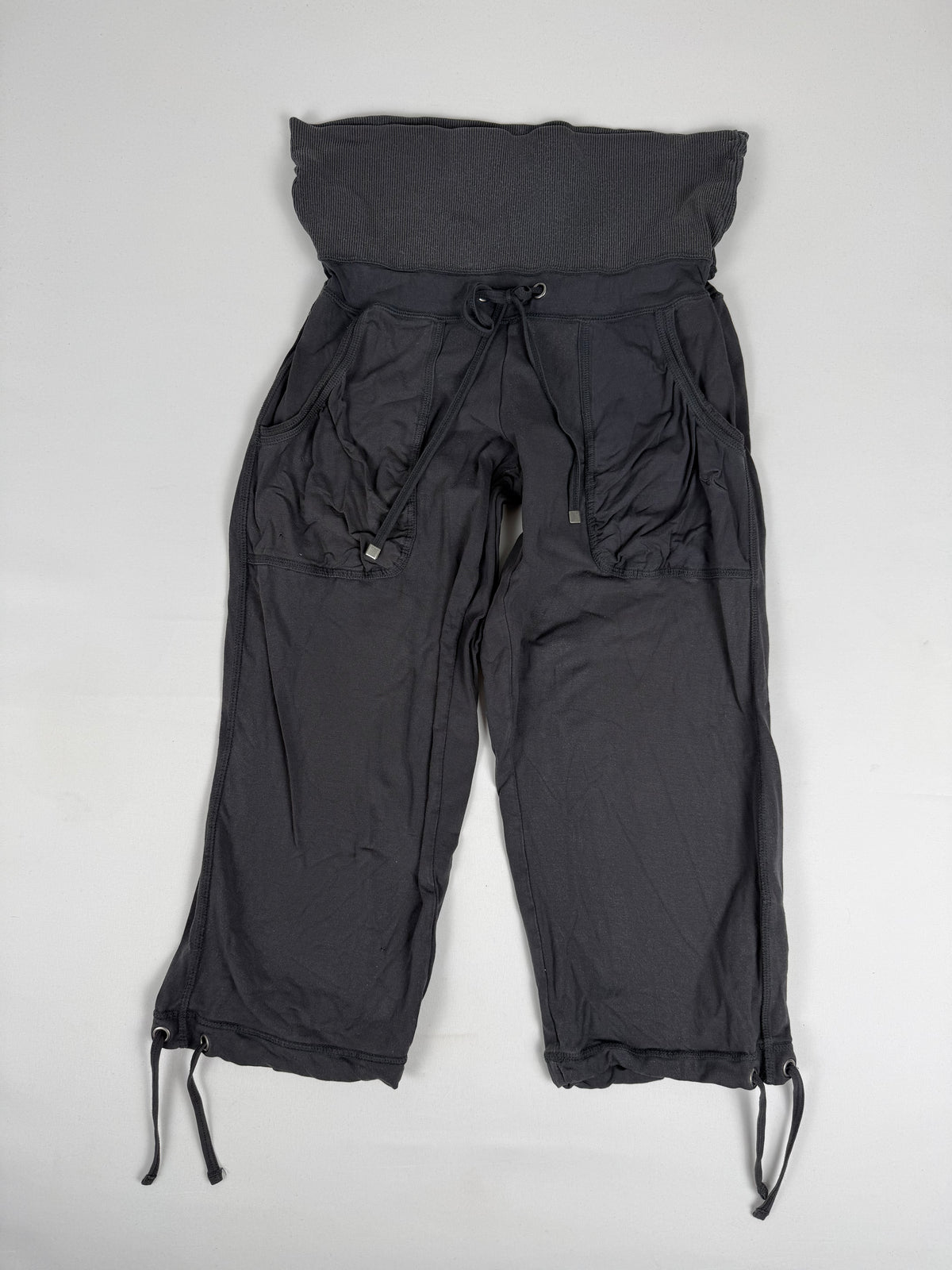 Navy stretchy low rise capri pants (S)