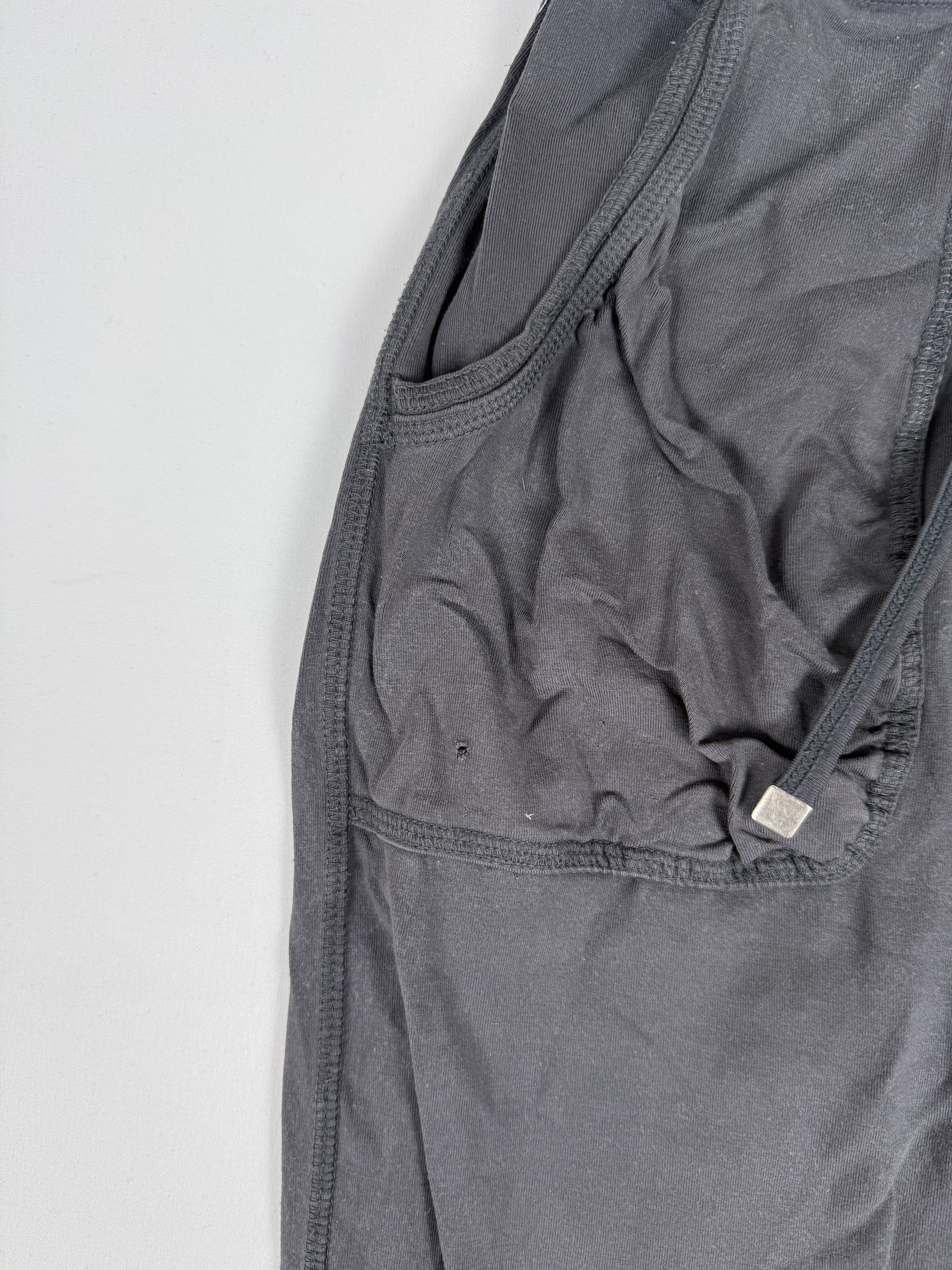 Navy stretchy low rise capri pants (S)