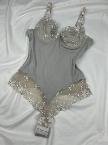 White lace bodysuit top (M)