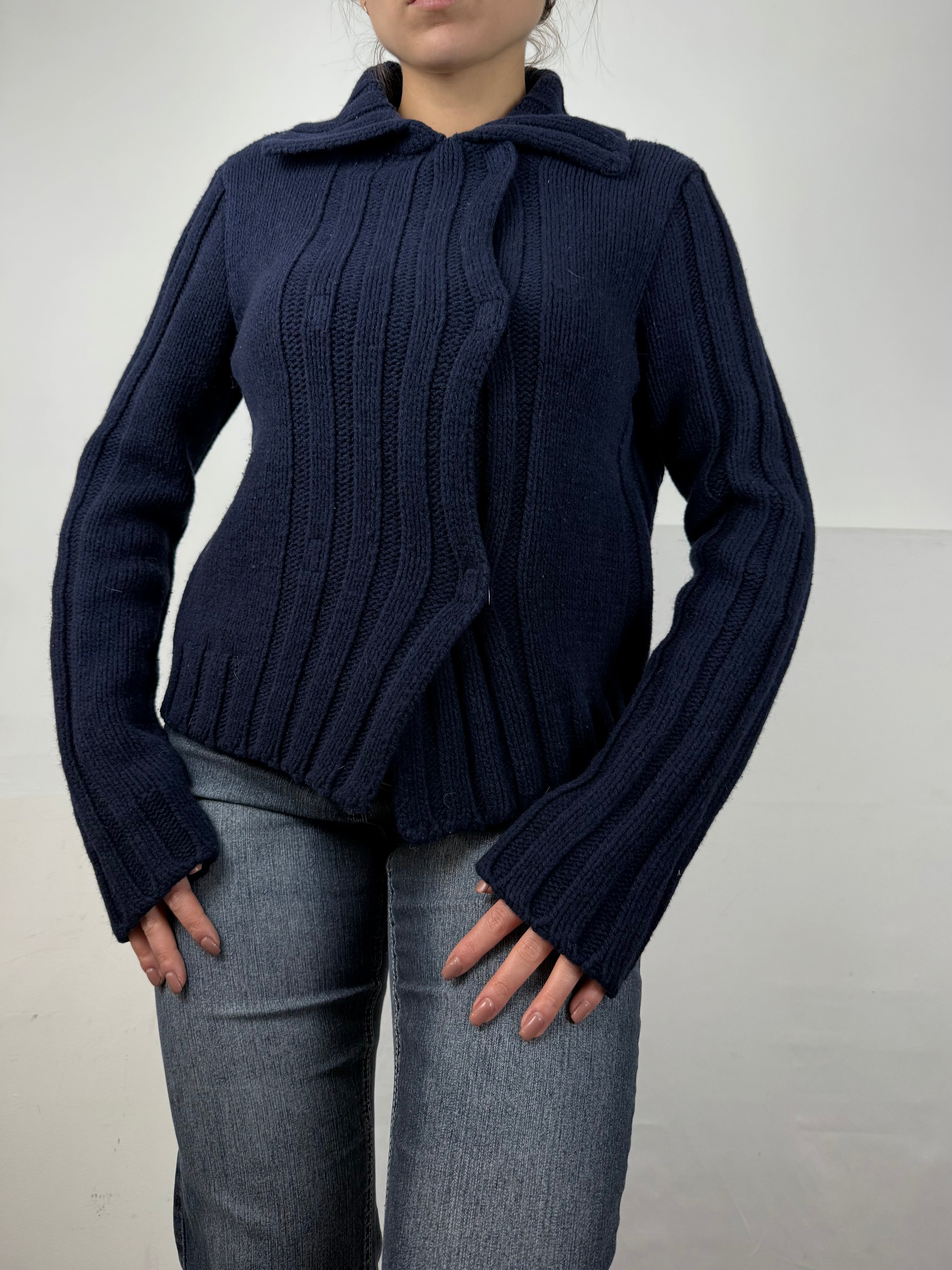 Mini-robe en maille grise à manches courtes avec nouage (S)