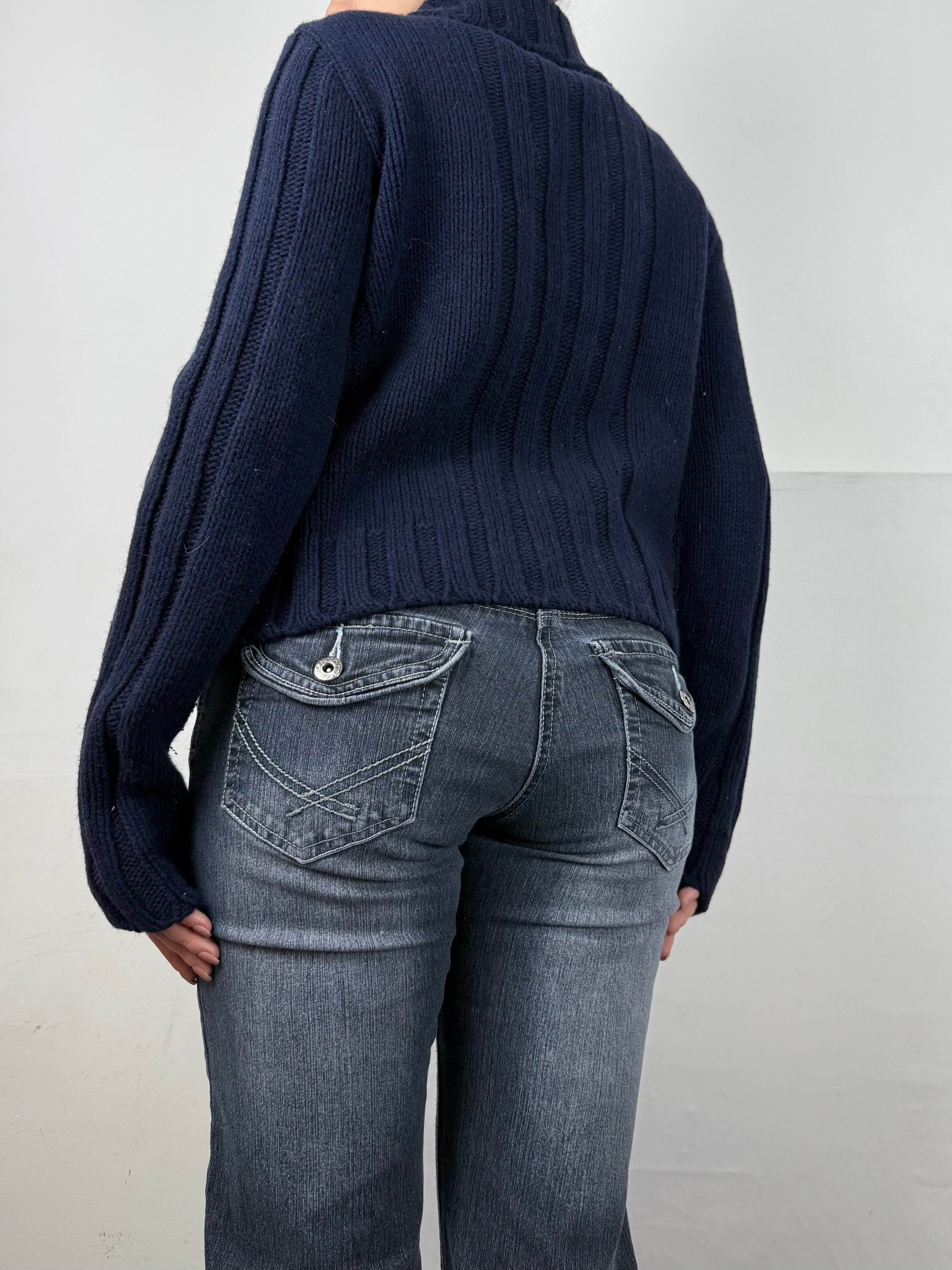 Mini-robe en maille grise à manches courtes avec nouage (S)