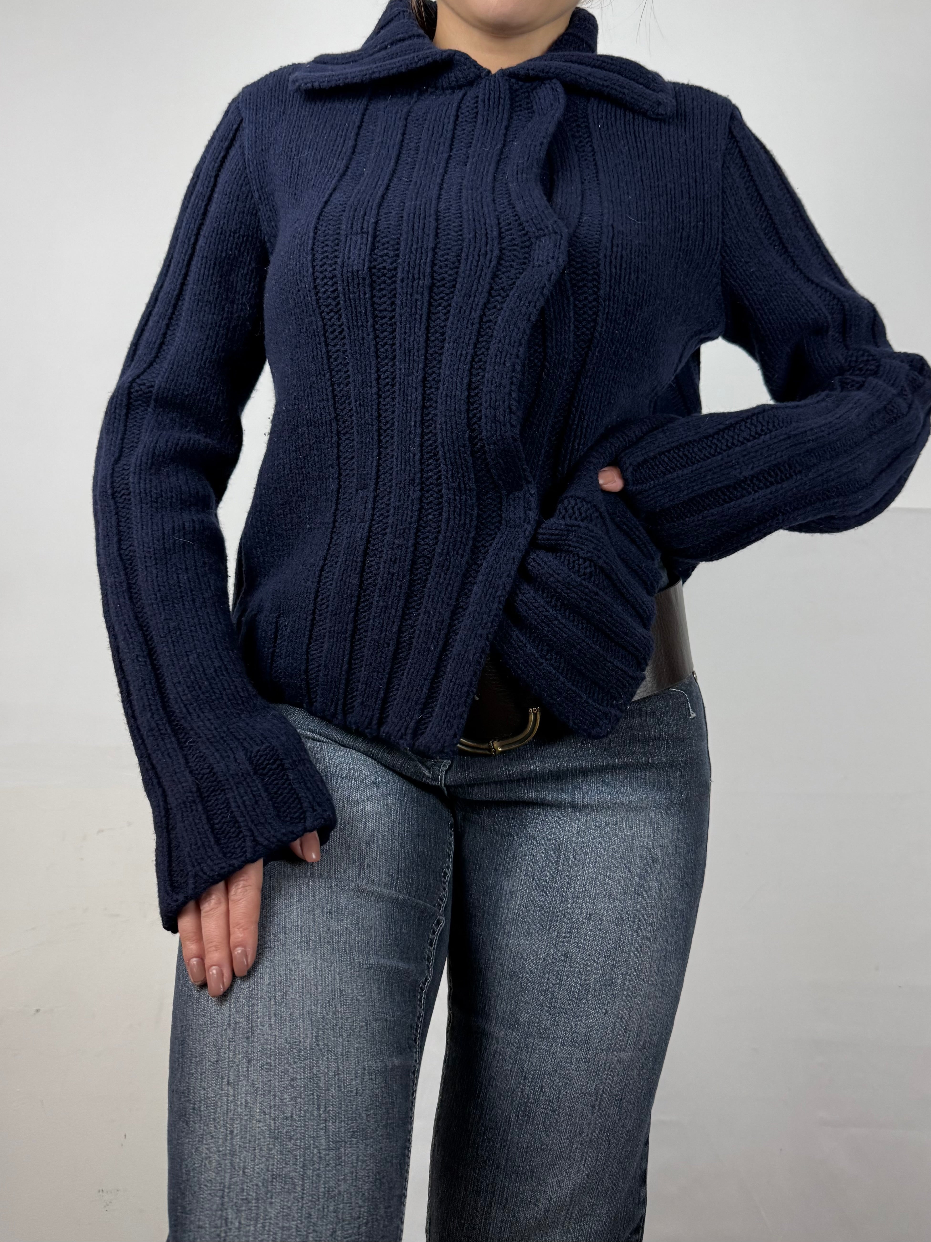 Mini-robe en maille grise à manches courtes avec nouage (S)