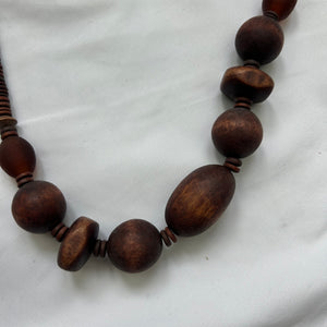 Wood pearls necklace