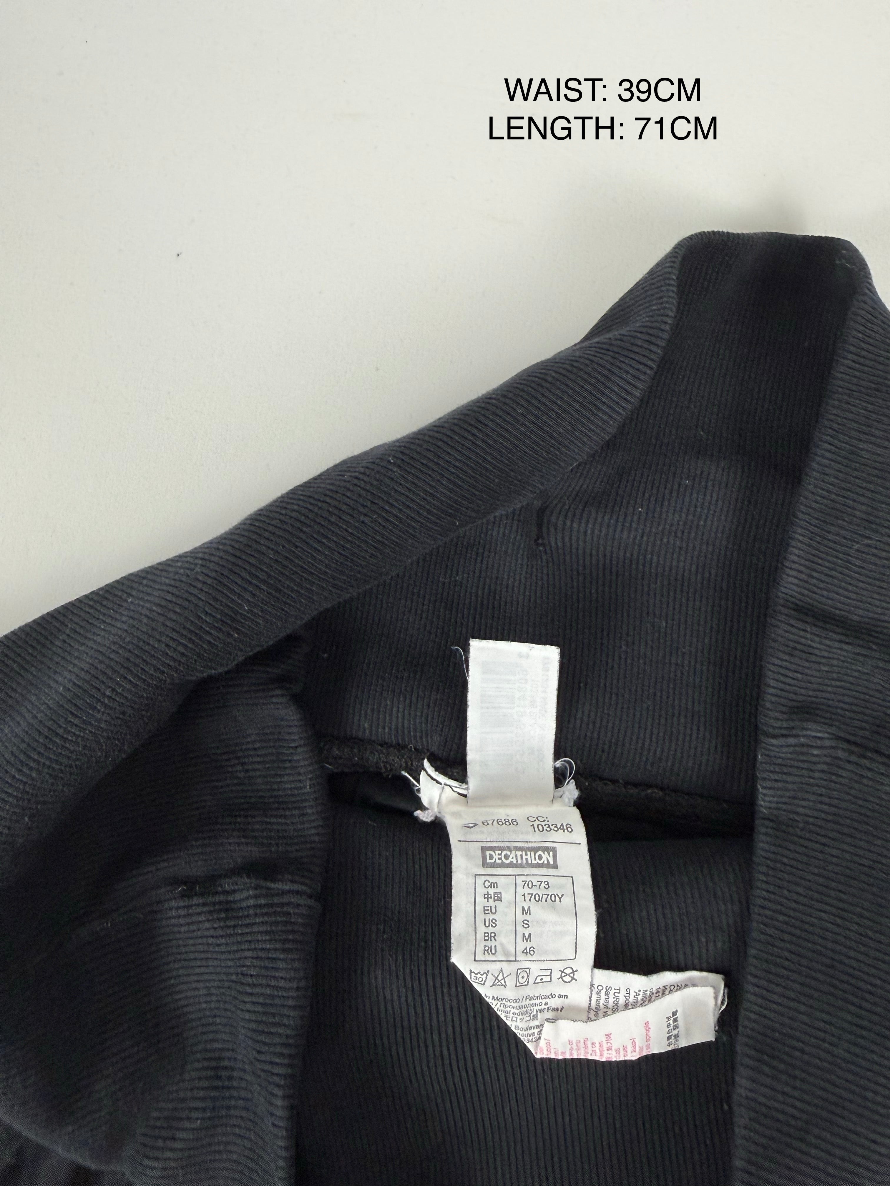 Black stretchy low rise capri pants (M)