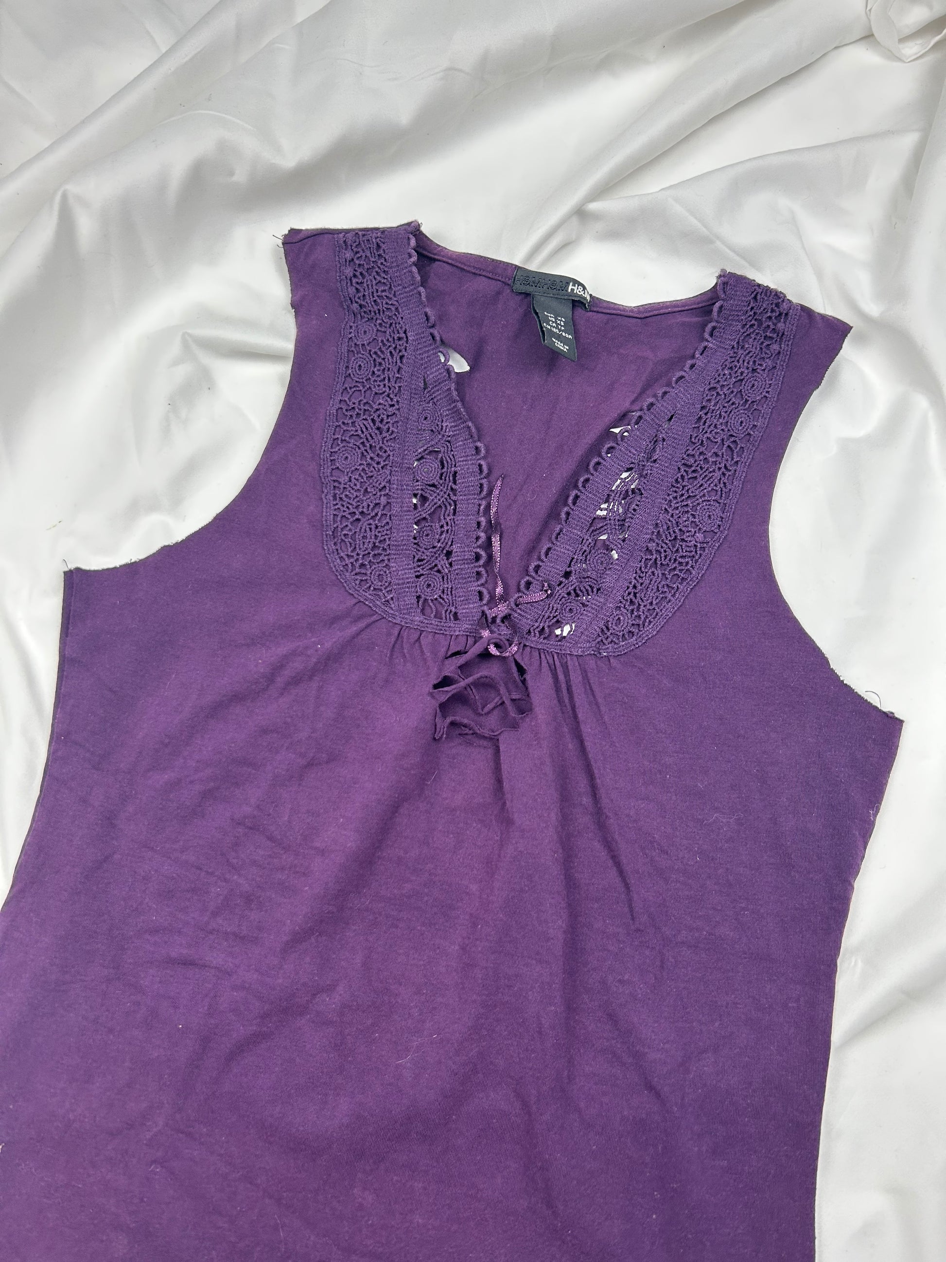 Purple embroidered tank top (XS/S)