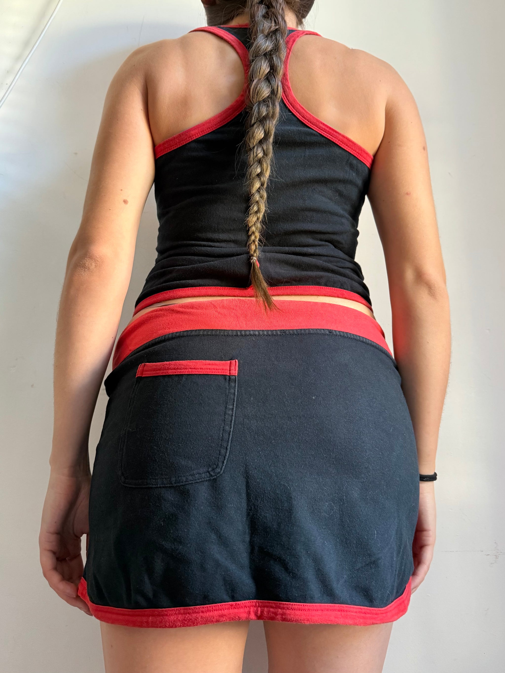 Black & red activewear mini skirt + top set (M)
