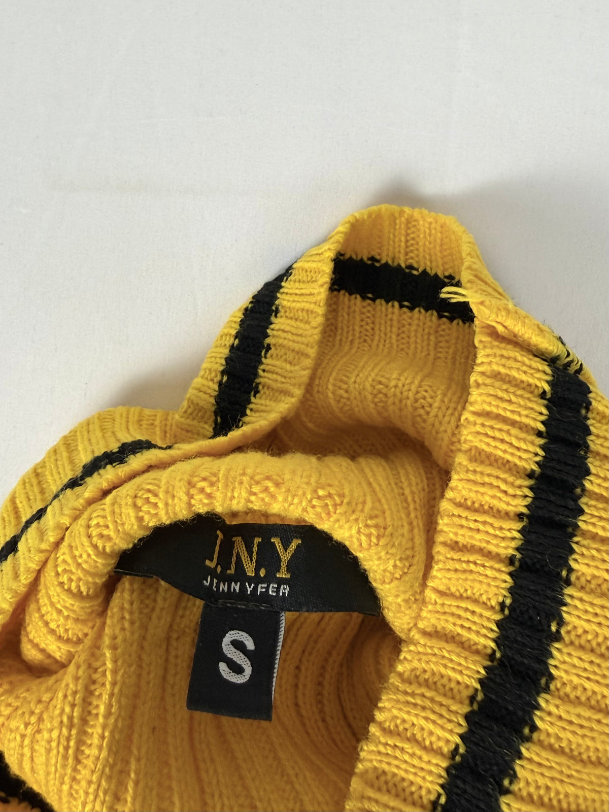 Mini-robe en maille grise à manches courtes avec nouage (S)
