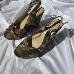 Khaki camo wedge heels (37)