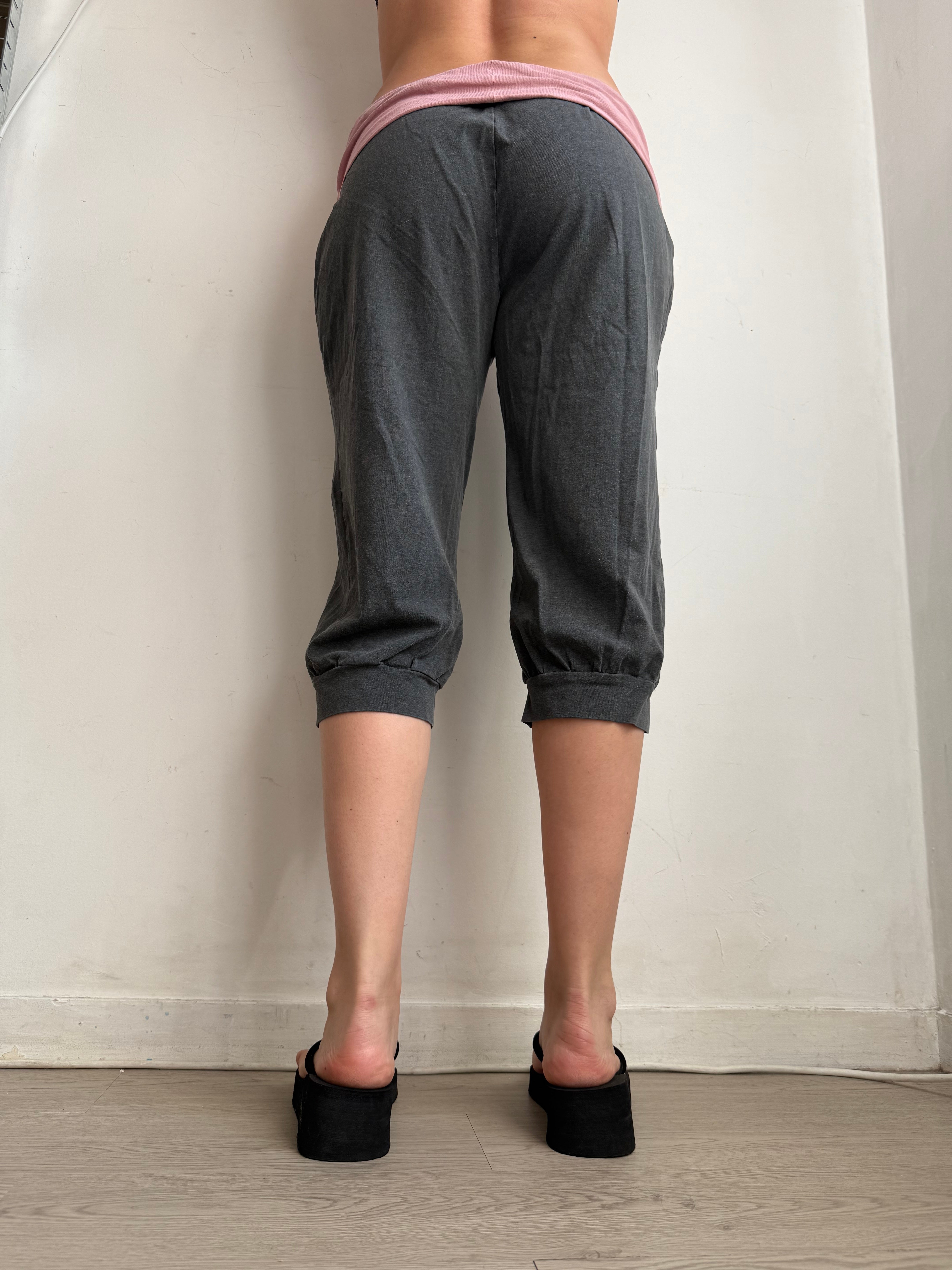 Grey & pink activewear capri pants (L)