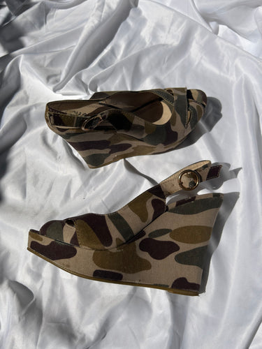 Khaki camo wedge heels (37)