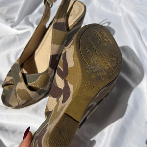 Khaki camo wedge heels (37)