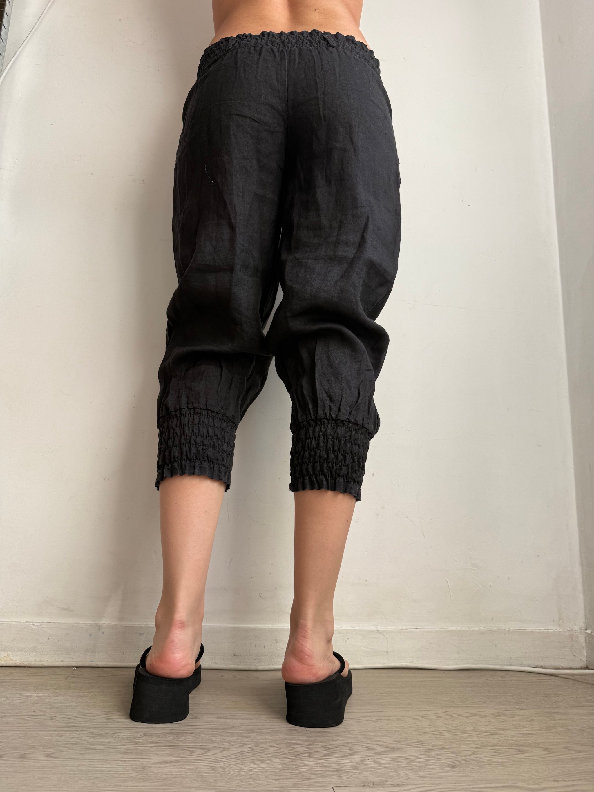 Black 100% linen capri pants (S)