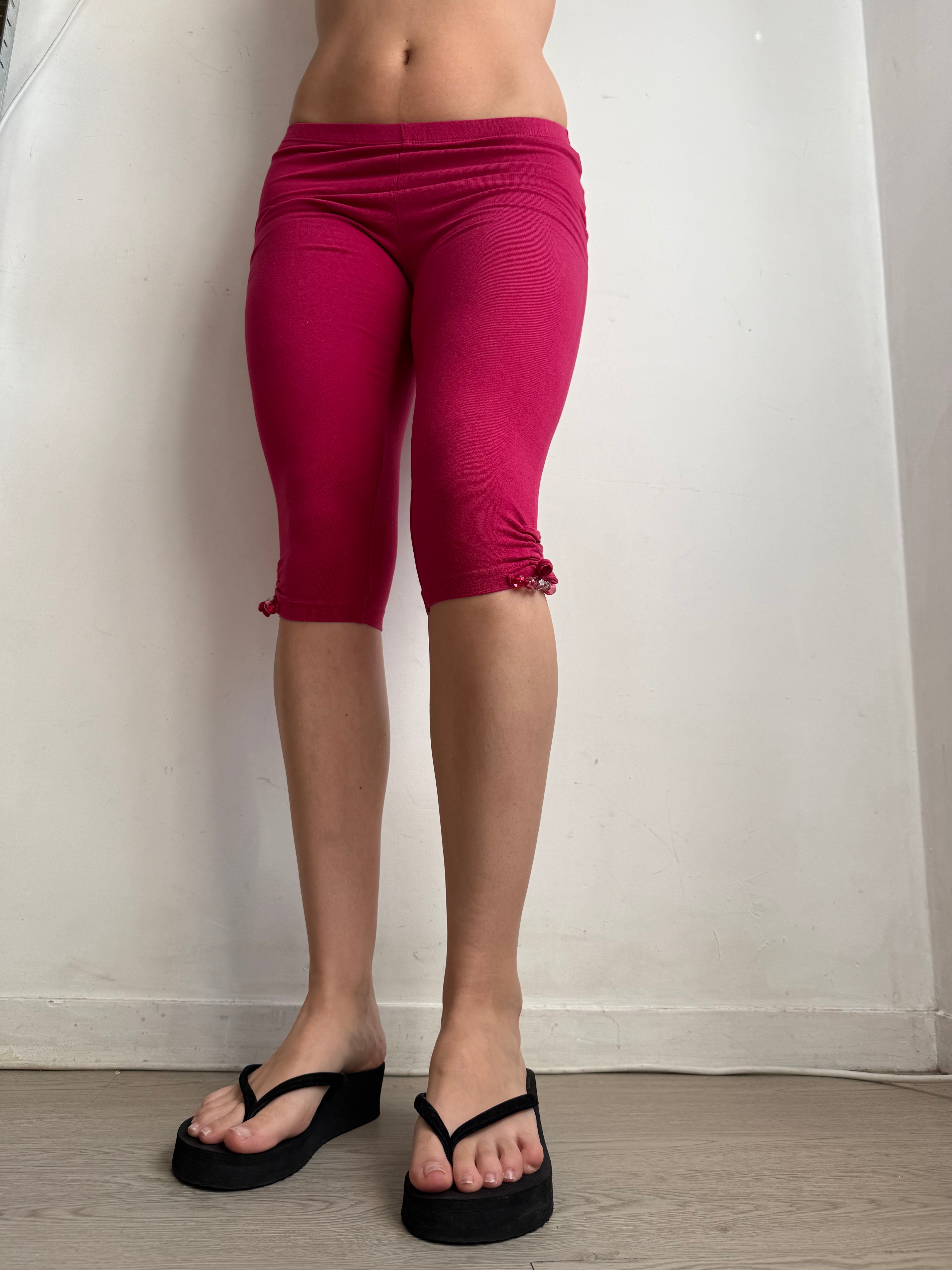 Red stretchy low rise capri pants (XS)