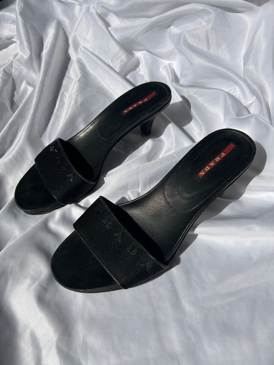 Black logo kitten heels mules (36.5)