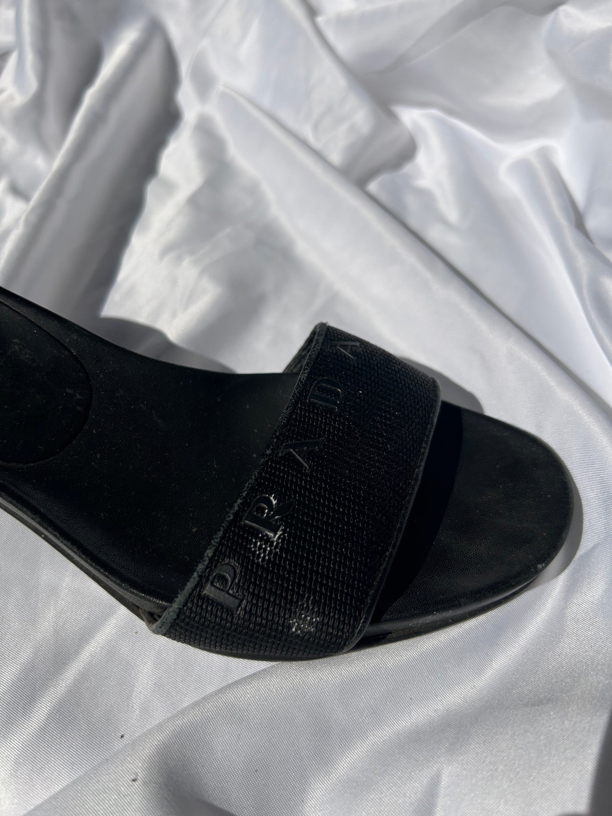 Black logo kitten heels mules (36.5)