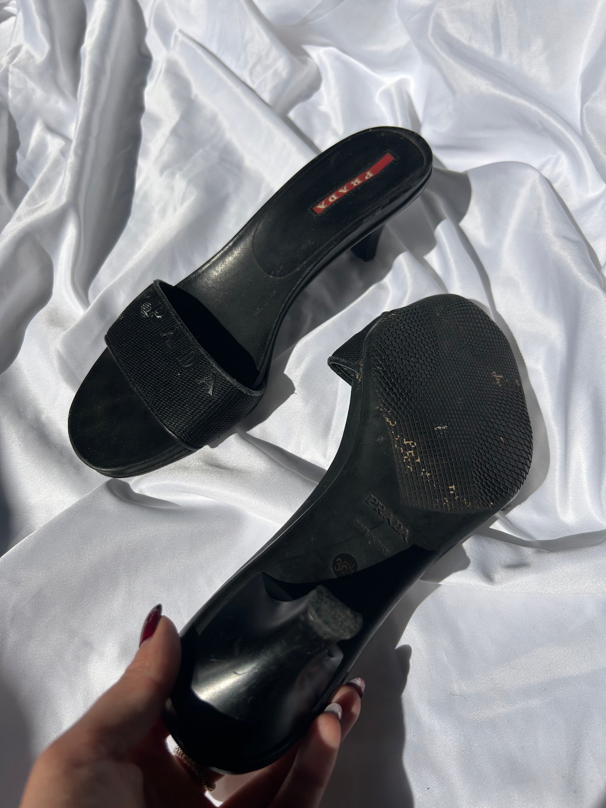 Black logo kitten heels mules (36.5)