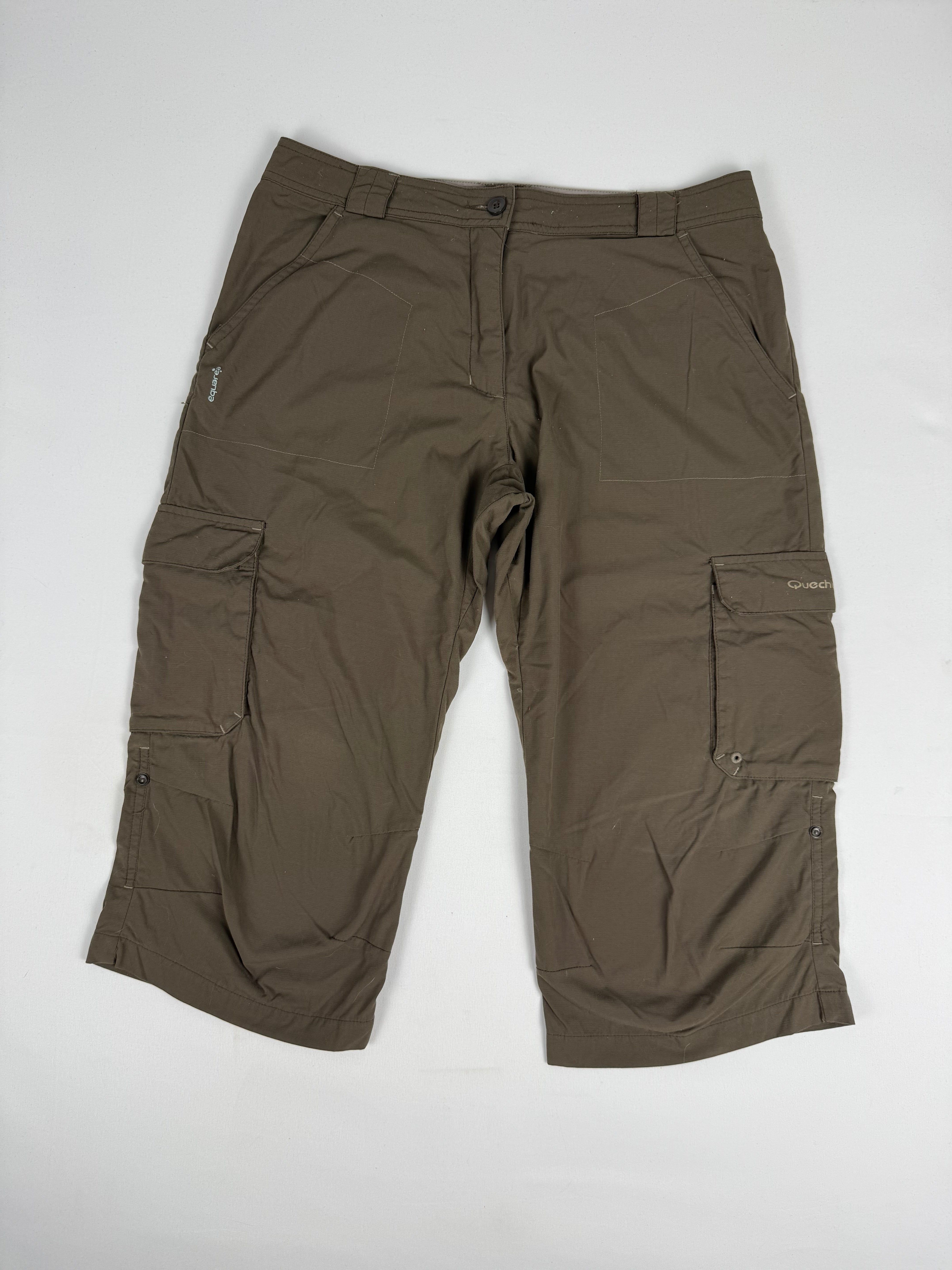 Khaki cargo capri pants (L)