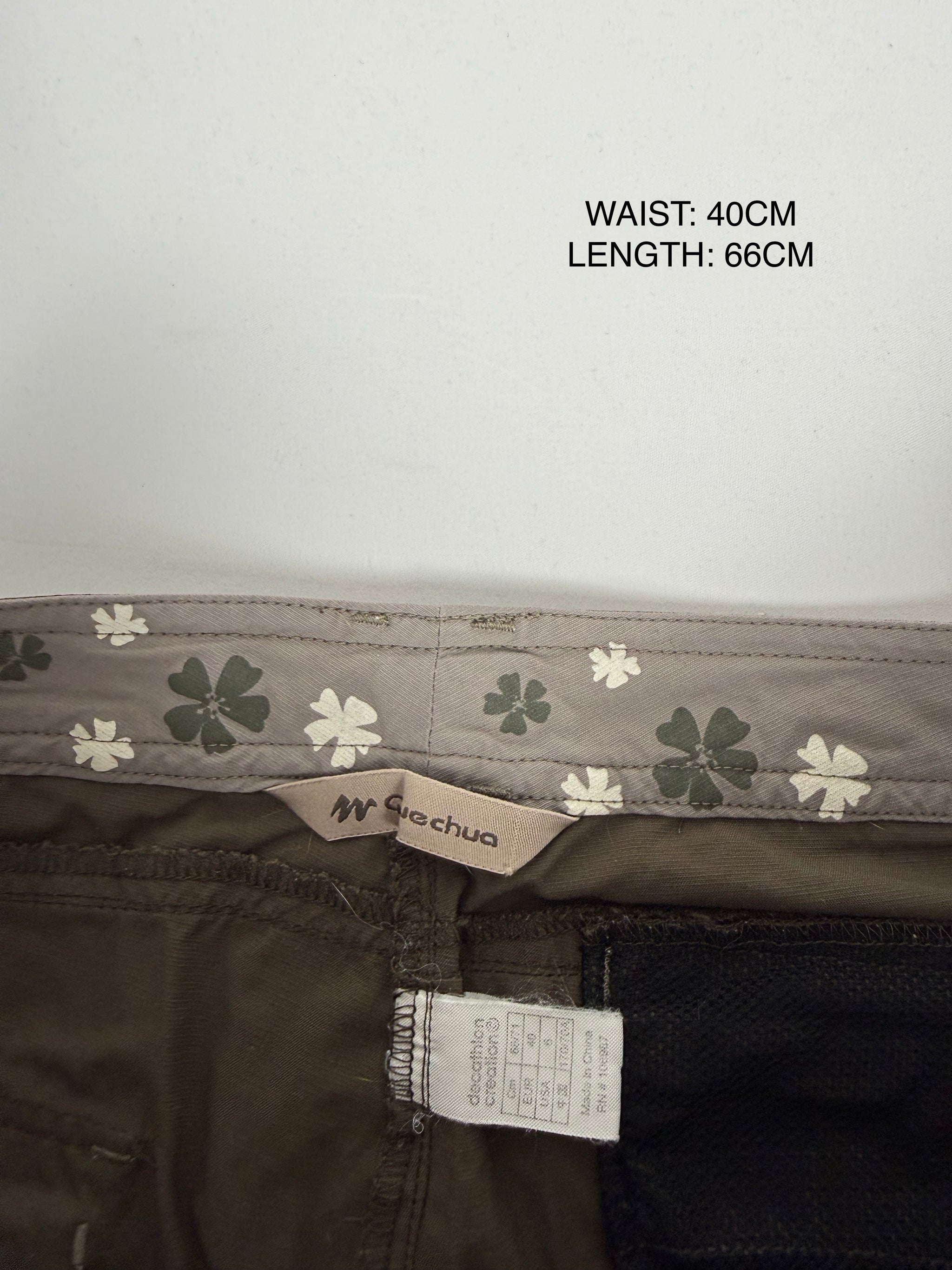 Khaki cargo capri pants (L)