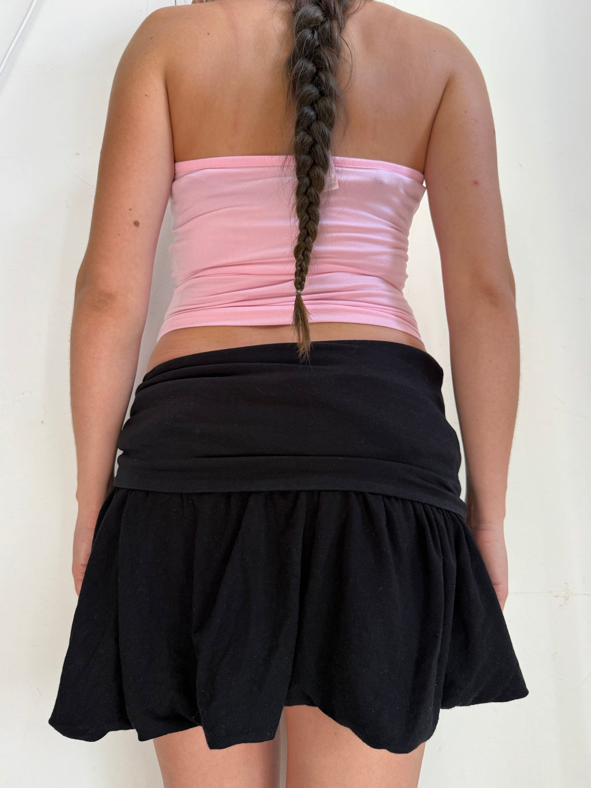 Black low rise pleated mini skirt (M)