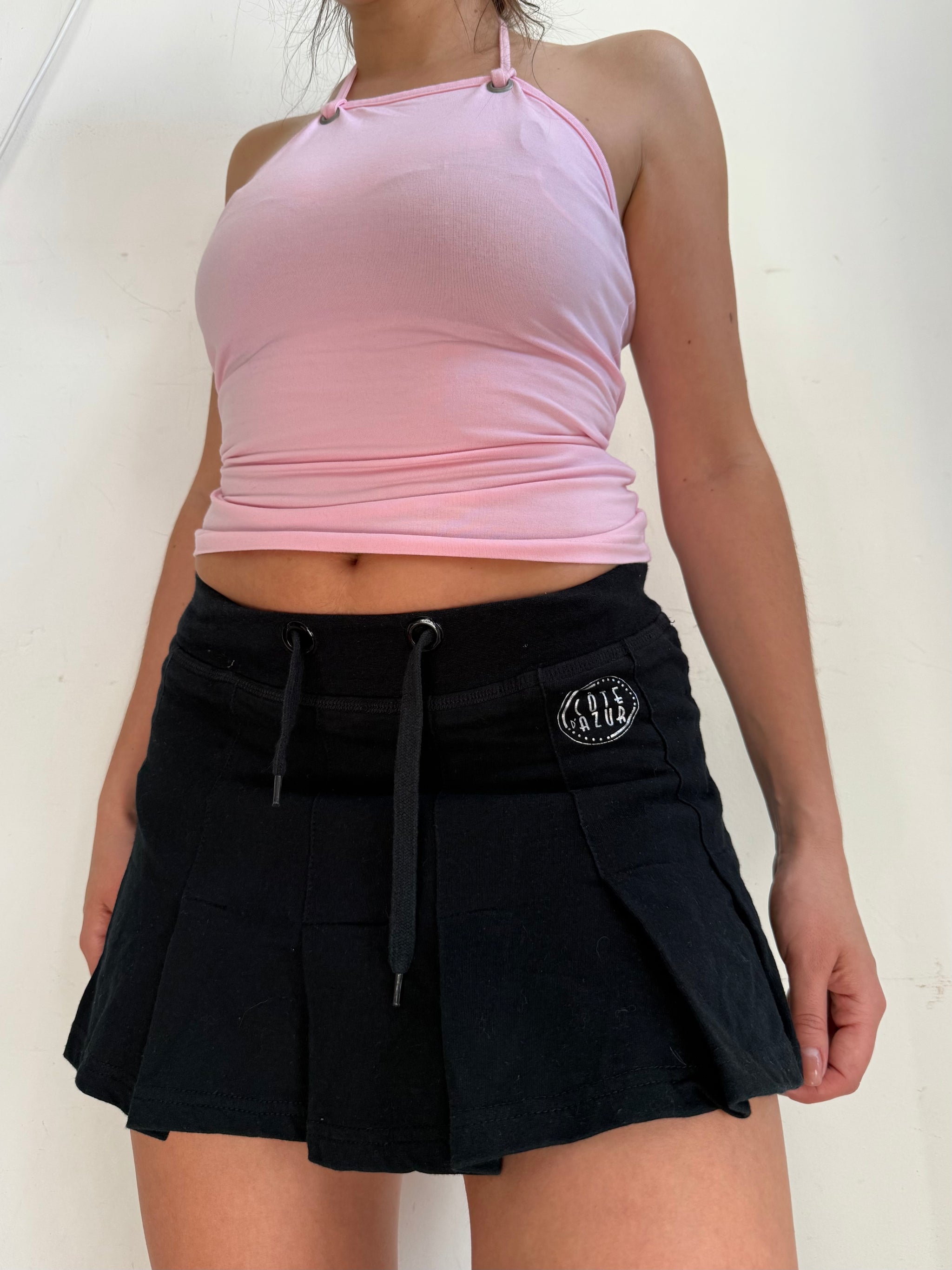 Black pleated low rise built in shorts mini skirt (S)